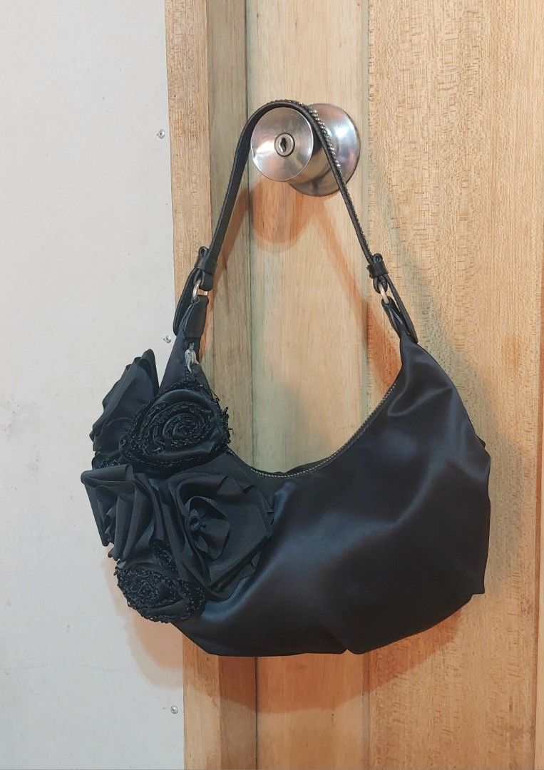 Ermanno Scervino Black Satin Shoulder Bag (Category: Luxury Bags & Wallets) located in Davao. Submitted by wengbagstuff (Listing ID 1421158119, Image 3). Description: ✅️ branded Italian lux bag ✅️ almost new ✅️ opti zipper ✅️ thick fabric material (satin) & leather ✅️ monogrammed lining ✅️ elegant black satin, no holes or tear nor runs on fabric ✅️ with decorative floral embellishment ✅️ high price in the market.