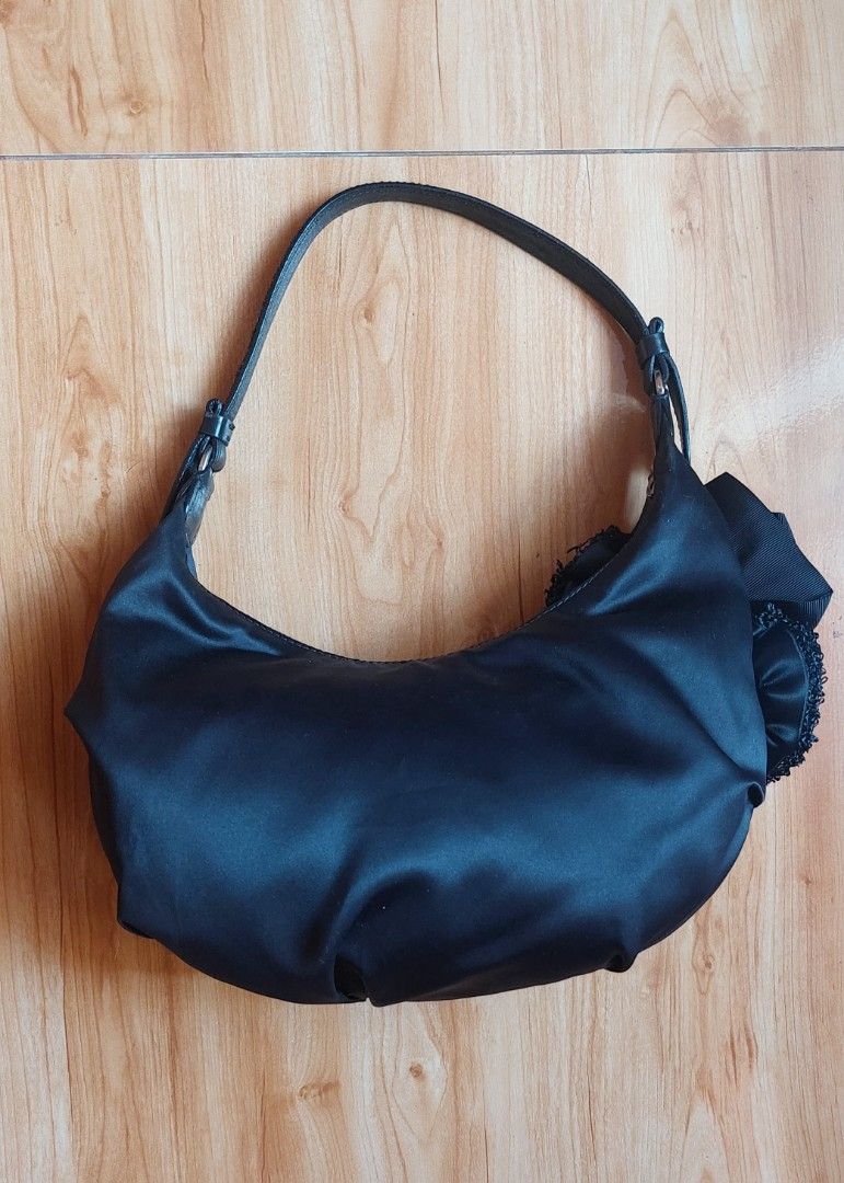 Ermanno Scervino Black Satin Shoulder Bag (Category: Luxury Bags & Wallets) located in Davao. Submitted by wengbagstuff (Listing ID 1421158119, Image 2). Description: ✅️ branded Italian lux bag ✅️ almost new ✅️ opti zipper ✅️ thick fabric material (satin) & leather ✅️ monogrammed lining ✅️ elegant black satin, no holes or tear nor runs on fabric ✅️ with decorative floral embellishment ✅️ high price in the market.