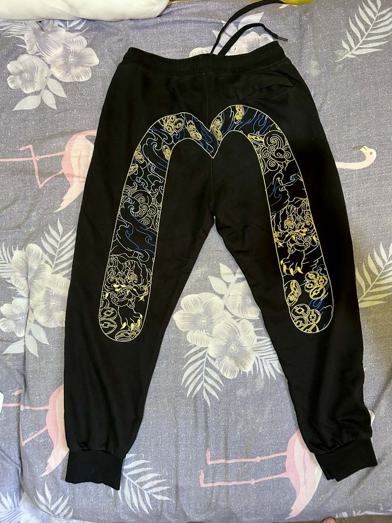 evisu daicock jogger (Category: Joggers) located in San Pablo. Submitted by lissamaey (Listing ID 1421226901, Image 1). Description: evisu daicock jogger waistline 32up length 39.5 leg hole 5 condition 10 no issue loc.laguna ship via j&t/flash 490+sf.