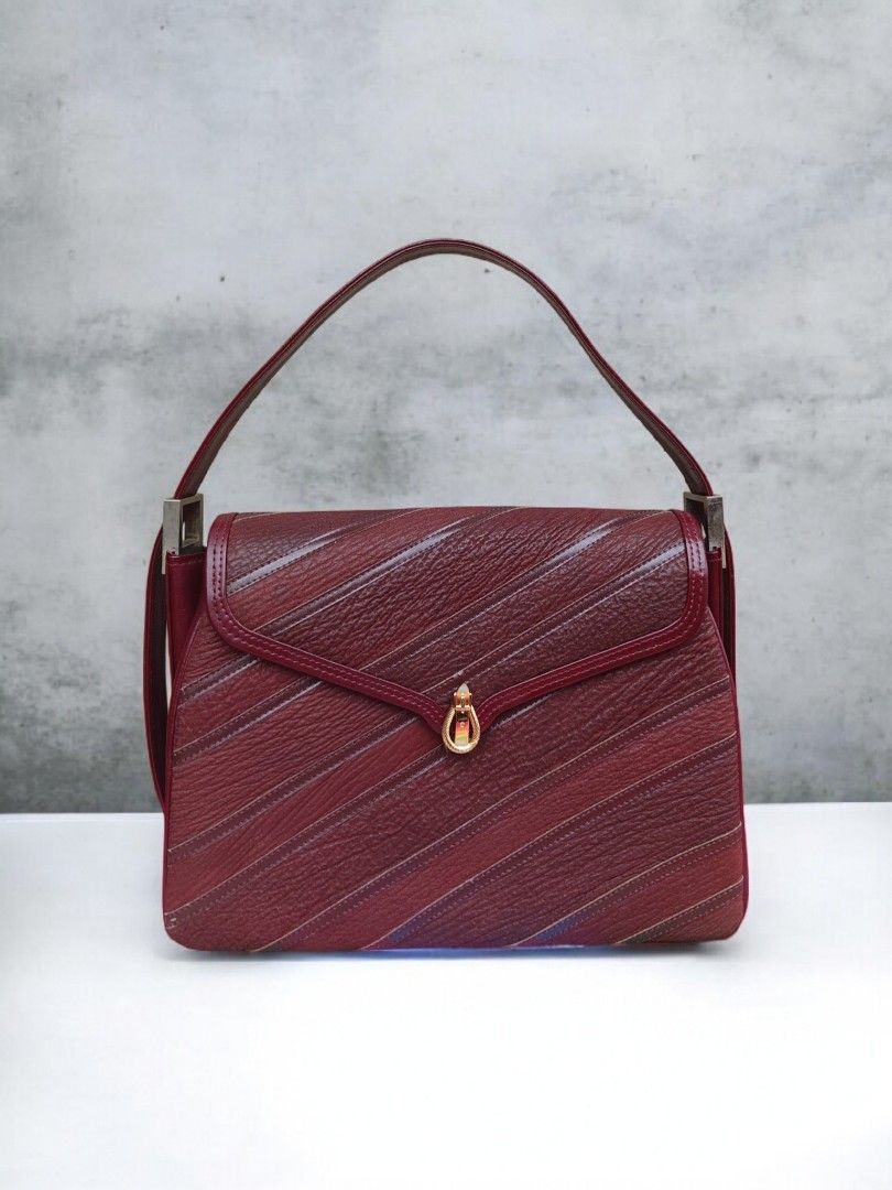 Exotic handbag (Category: Shoulder Bags) located in Caloocan City. Submitted by thon0806 (Listing ID 1421144307, Image 1). Description: Sign of used only powderize innerining .