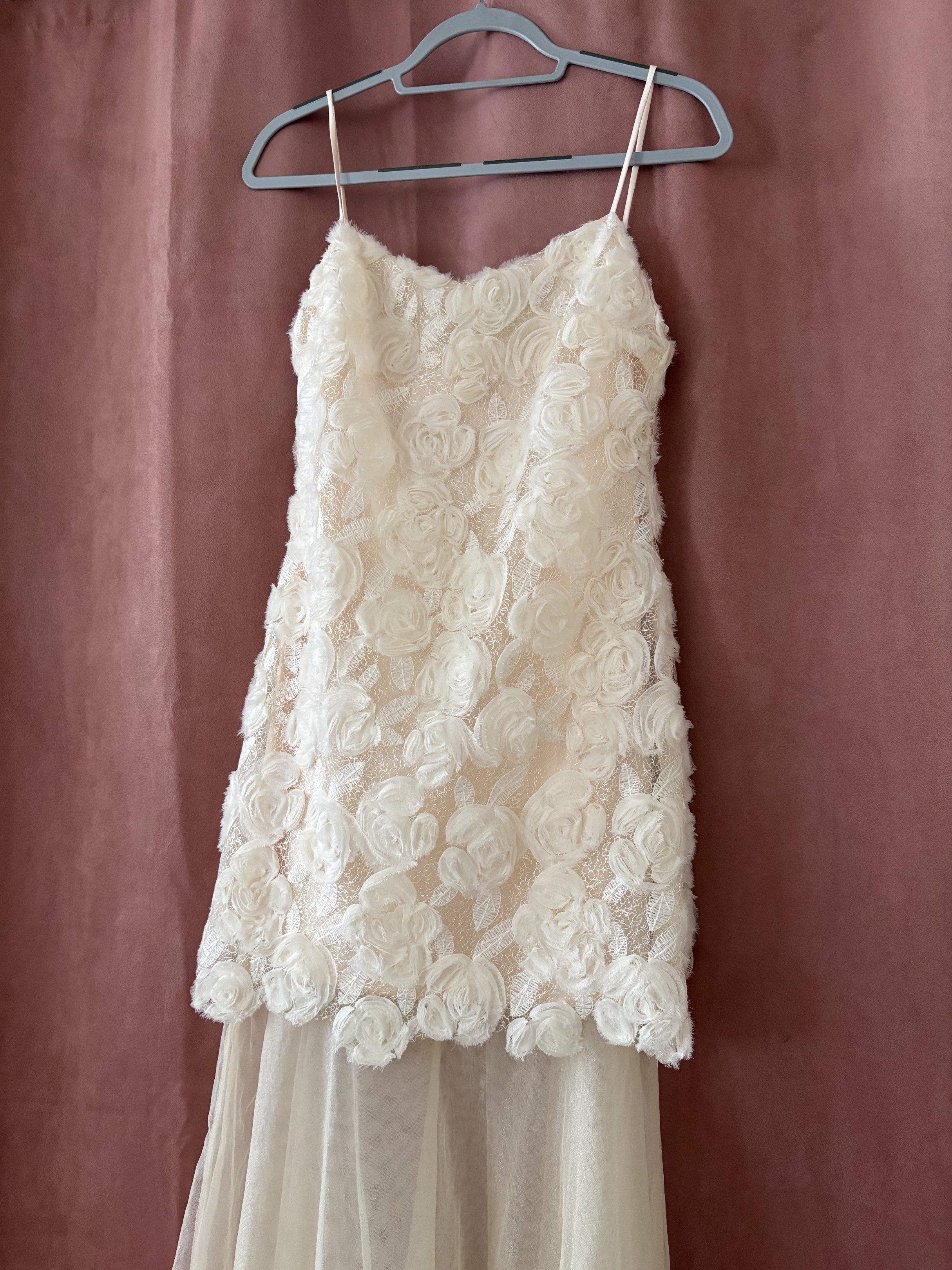 Floral Applique Spaghetti Strap Dress (Category: Dresses) located in Manila. Submitted by robertawang (Listing ID 1421179940, Image 1). Description: custom made dress for formal events, parties or graduation Hugs the body perfectly. Has a unique design. Gcash payment .