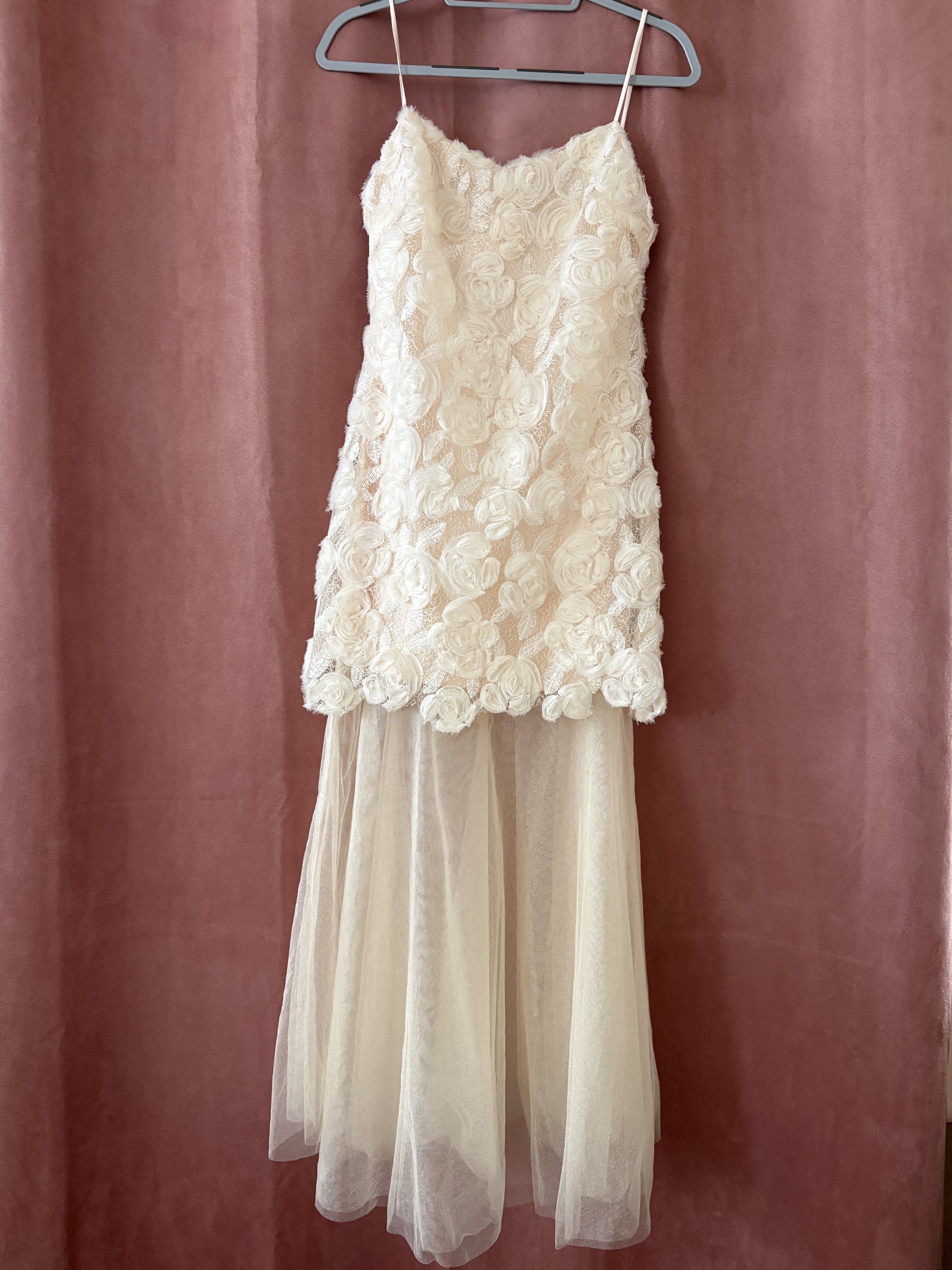 Floral Applique Spaghetti Strap Dress (Category: Dresses) located in Manila. Submitted by robertawang (Listing ID 1421179940, Image 2). Description: custom made dress for formal events, parties or graduation Hugs the body perfectly. Has a unique design. Gcash payment .