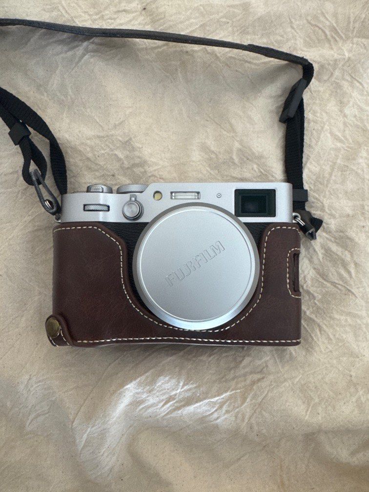 Fujifilm X100V case (Category: Camera Bags & Carriers) located in Manila. Submitted by bencipres748569 (Listing ID 1421156669, Image 2). Description: Rfs: bought the wrong case (x100v) for my x100vi.
