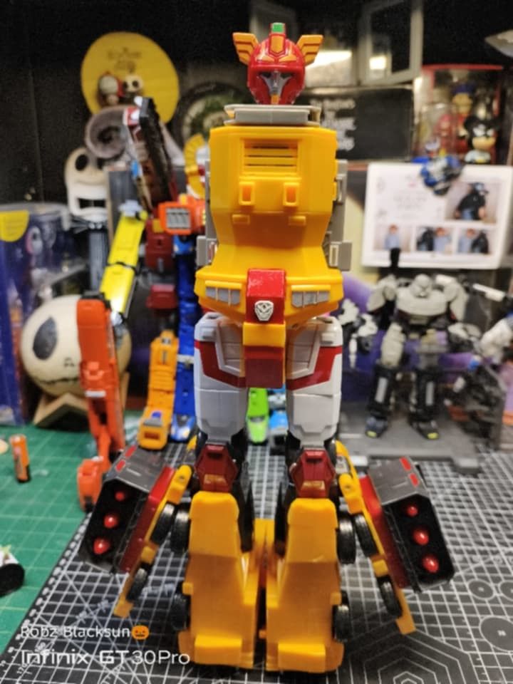Hello Carbot Mighty guard (Category: Action & Battle Toys) located in Manila. Submitted by robzblacksun (Listing ID 1421142135, Image 2). Description: body and leg part .