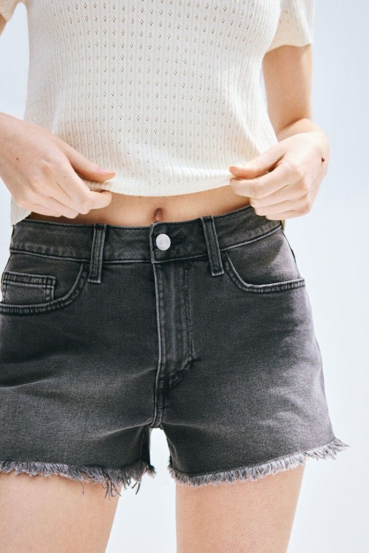 H&M High-waisted Denim Shorts (Category: Shorts) located in Manila. Submitted by tcarchive (Listing ID 1421274816, Image 2). Description: Fits XS-Small.