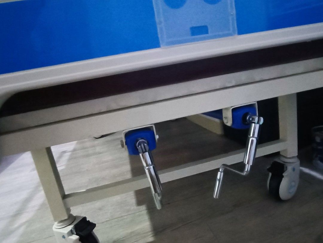 Hospital Bed (2 Cranks Manual) (Category: Medical Supplies & Tools) located in Lapu Lapu. Submitted by am.thingspreloved (Listing ID 1421196005, Image 2). Description: Original Price: 17k+ Used for 1 month only Purchased last January 2026 Inclusions/Features: - Manual 2-Crank System – Adjusts head and foot sections - Foldable Leatherette Foam - I.V. Drip Stand - Aluminum Guardrails .
