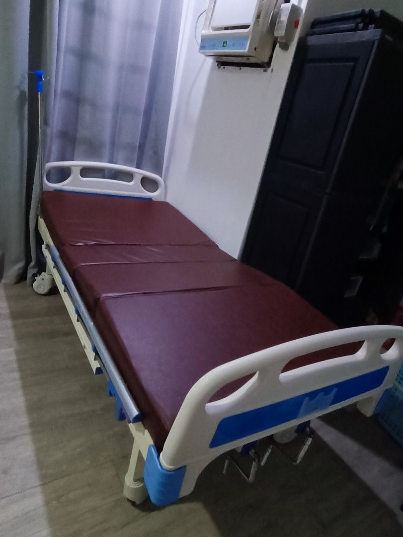 Hospital Bed (2 Cranks Manual) (Category: Medical Supplies & Tools) located in Lapu Lapu. Submitted by am.thingspreloved (Listing ID 1421196005, Image 1). Description: Original Price: 17k+ Used for 1 month only Purchased last January 2026 Inclusions/Features: - Manual 2-Crank System – Adjusts head and foot sections - Foldable Leatherette Foam - I.V. Drip Stand - Aluminum Guardrails .