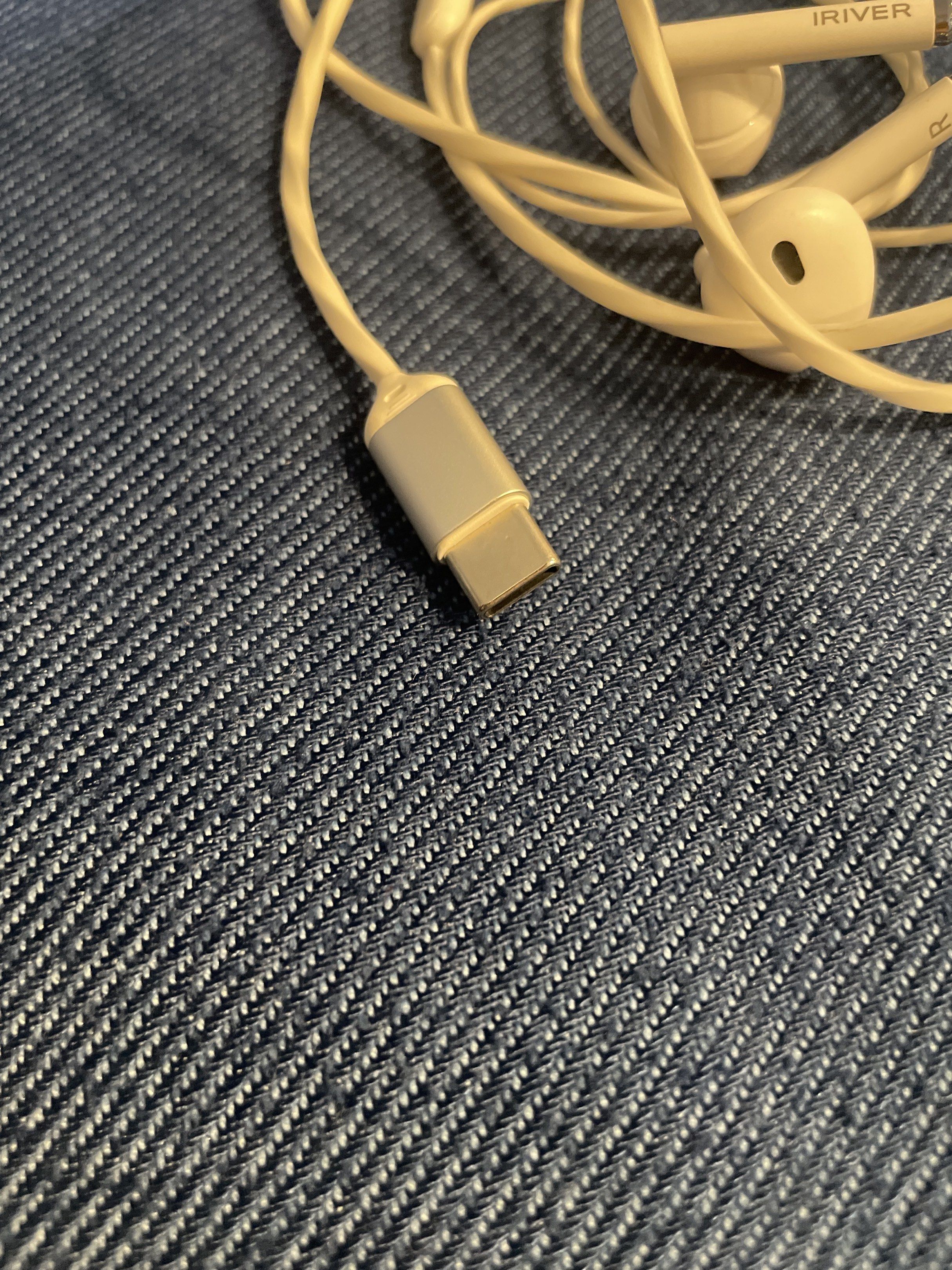 FROM ₱1,175! iRiver USB-C Wired Earphones (Category: Earphones) located in Paranaque City. Submitted by yourneighbortotoro (Listing ID 1421202621, Image 3). Description: 🧠 Clear and convenient — iRiver’s BVC‑120C earbuds deliver reliable wired audio with modern USB‑C connectivity 📚 Perfect for smartphones, tablets, and laptops without headphone jacks These iRiver BVC‑120C Line Earbuds combine everyday comfort with practical wired performance. �