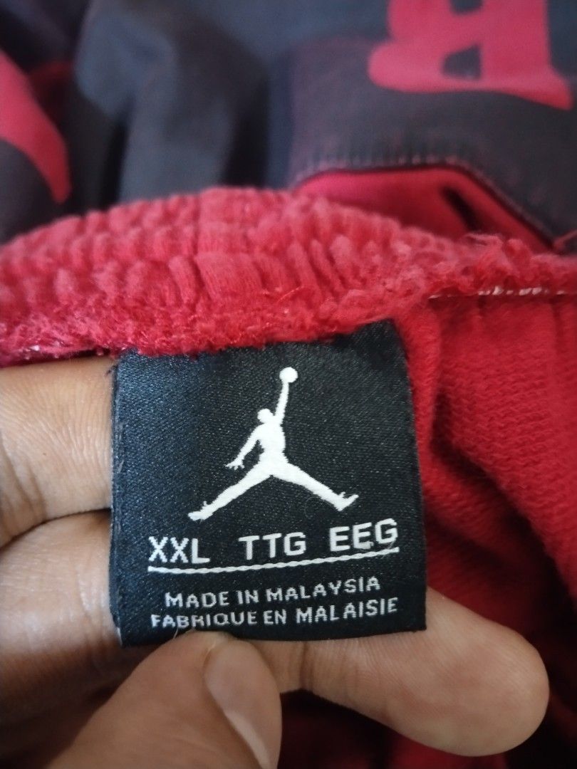 Jordan two tone back script (Category: Shorts) located in Batangas. Submitted by dre1stuff (Listing ID 1421164817, Image 3). Description: w - 33x38 l - 23 9/10 color rate may konting discoloration hindi mo iindahin .