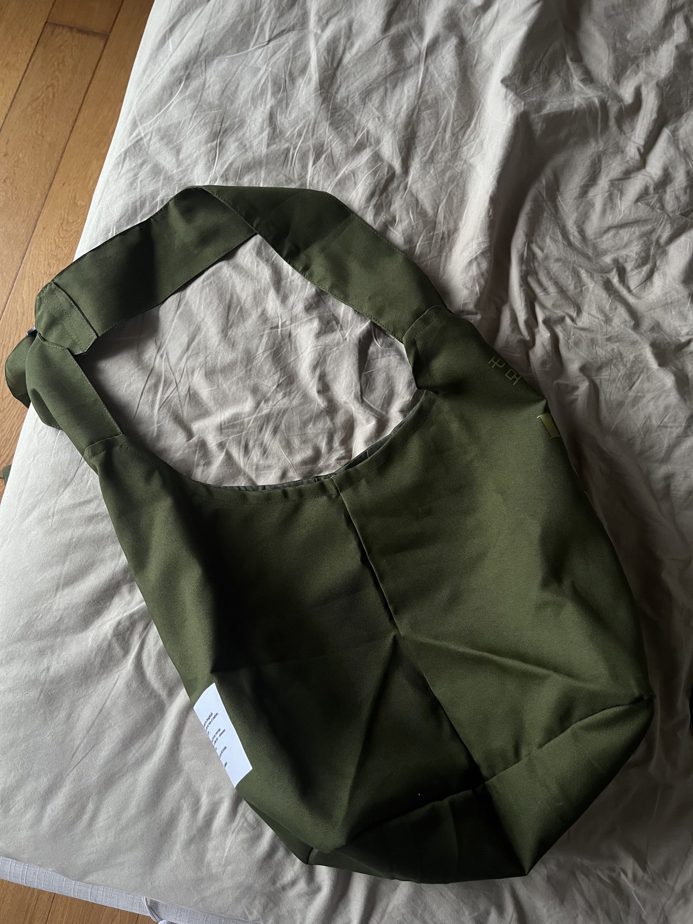 Kirsake Mono Tote Bag (Category: Tote Bags) located in Manila. Submitted by trixvil (Listing ID 1421198117, Image 1). Description: - Olive green tote bag - Single shoulder strap - Rectangular shape - Comfortable over-the-shoulder wear Bought this for 790php (used once).