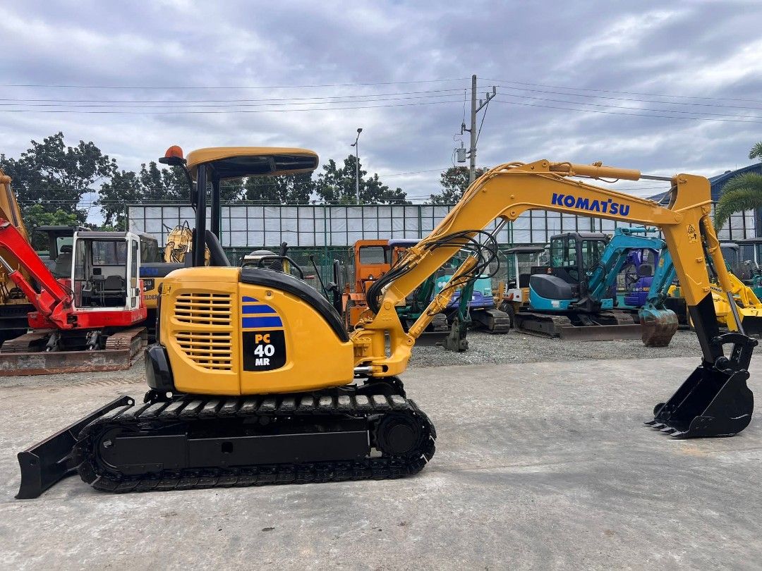Komatsu PC40MR-2 Mini Excavator (Category: Industrial Equipment) located in Manila. Submitted by joemelynas44875 (Listing ID 1421175510, Image 2). Description: Komatsu pc40mr-2 0.18cbm 4 cylinder 3,900+hrs With dozer and breakerline Japan surplus 💯 Free fully recondition Free repaint and upholstery Good pump and engine For more details and inquiries pm or call Ms. Joms 09267665558.