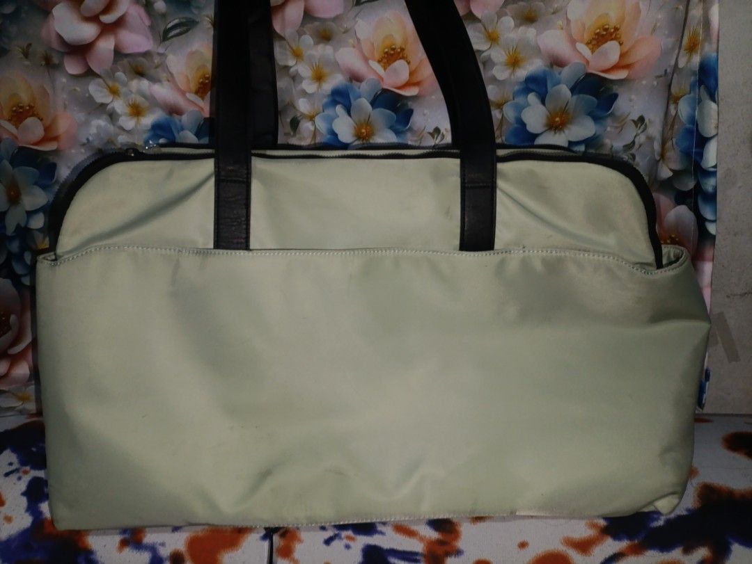 (Large | Sage) Bash Gateway Weekender Travelling Travel Bag (Category: Tote Bags) located in Manila. Submitted by singlepringle (Listing ID 1421241483, Image 2). Description: - Sage - signs of usage - needs cleaning sa outside (kasi nacheck in na po ito sa plane 4x) lalamove/angkas lang po mod kasi hassle po ipack.