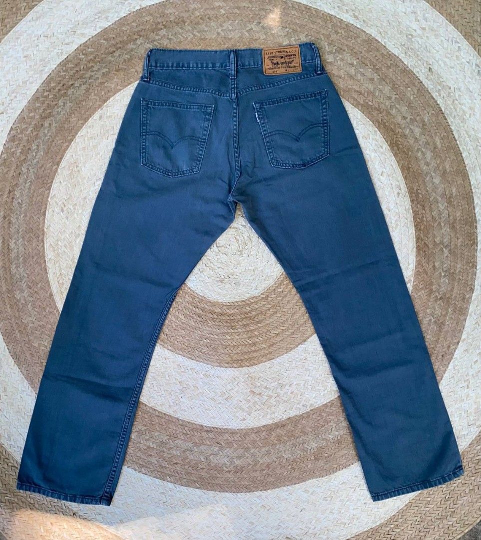 Levi's 514 Jeans - W31 L30 (Category: Jeans) located in Cabiao. Submitted by choizes4433 (Listing ID 1421255710, Image 2). Description: Levi's 514 Exellent Condition None hidden issue Color rate: 9/10 Waist: 31 Length: 30 550+sf Unli Vc for Checking items.