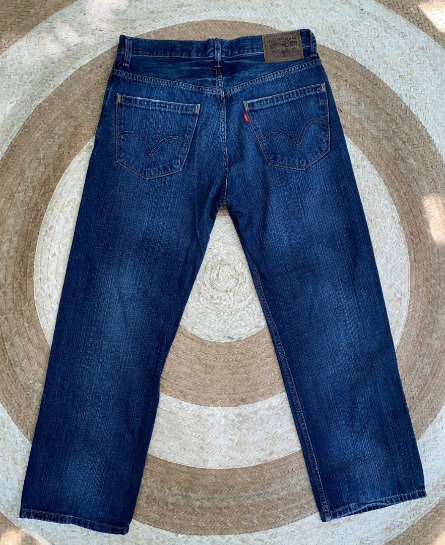 Levi's 559 Relaxed Straight Jeans (Category: Jeans) located in Cabiao. Submitted by choizes4433 (Listing ID 1421254387, Image 2). Description: Levi's 559 Exellent Condition None hidden issue Color rate: 9.8/10 Waist: 32 Length: 30 650+sf Unli Vc for Checking items.