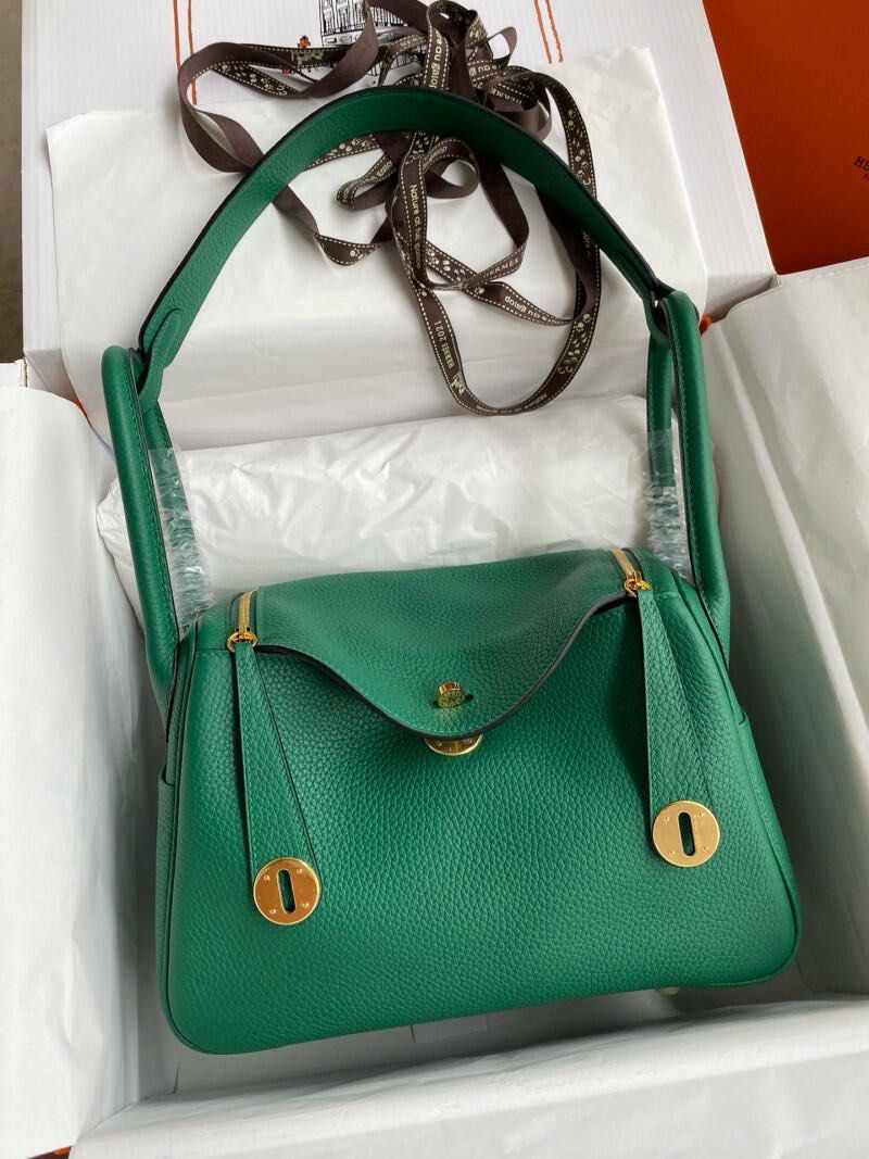 Lindy 26cm (Category: Luxury Bags & Wallets) located in Paranaque City. Submitted by kgmgiftedph20 (Listing ID 1421181949, Image 1). Description: Complete inclusion .