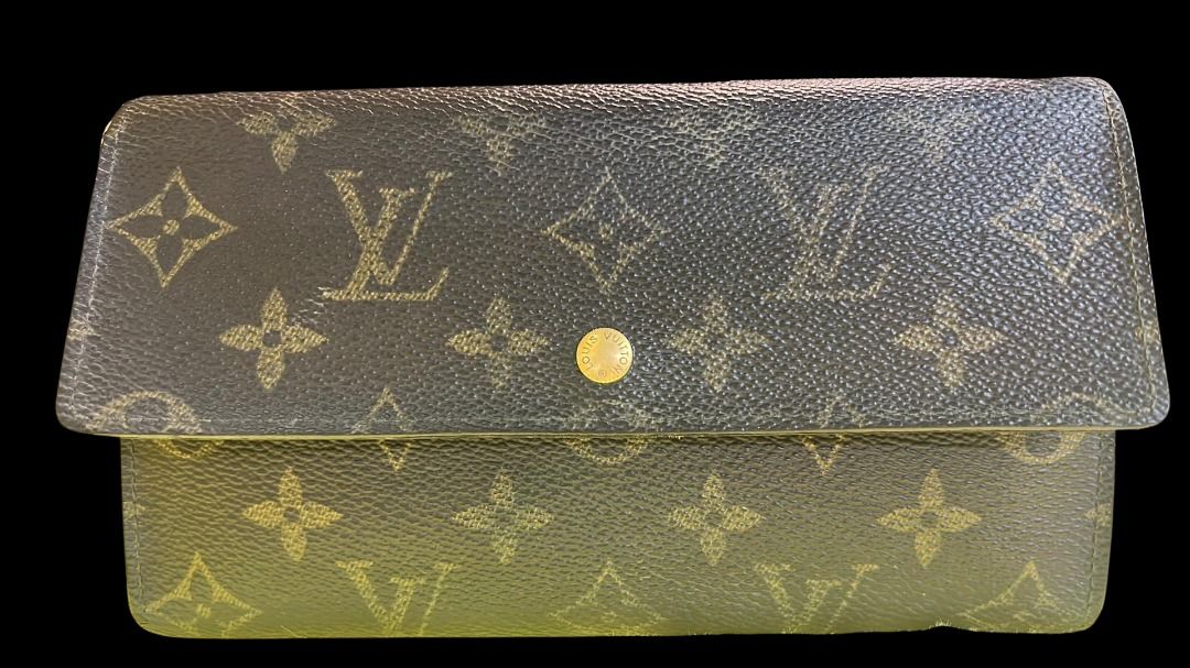 Louis Vuitton Sarah wallet (monogram) (Category: Luxury Bags & Wallets) located in Quezon City. Submitted by njood (Listing ID 1421215312, Image 1). Description: Authentic Louis Vuitton Monogram Wallet Very good pre-owned condition. • Monogram canvas • Size: 7.25" x 4" x 1" • Moderate wear on glazed edges • Light creasing on leather interior • Fully functional 100% authentic. Great everyday luxury piece at a value price..
