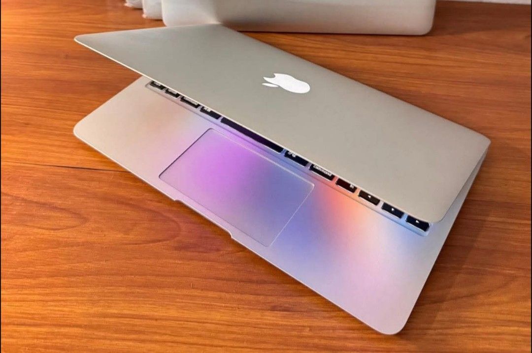 🎯MACBOOK AIR A1466 (2017)🎯 (Category: Laptops & Notebooks) located in Manila. Submitted by lonelyme_1986 (Listing ID 1421121061, Image 1). Description: 📍SUPER SLIM /BACKLIT KEYBOARD /with ORIGINAL CHARGER MACBOOK FOR SALE 📍 (1PCS AVAILABLE ) PRICE: 11,500 FIX 👉8GB / 120GB SSD 🎯MACBOOK AIR A1466 (2017)🎯 CORE I5-5350U @1.80GHZ (5TH GENERATION) 128GB APPLE SSD 8GB MEMORY 1536MB INTEL HD GRAPHICS 6000 BUILT-IN CAMERA WIFI READY BLUETOOTH CARD 