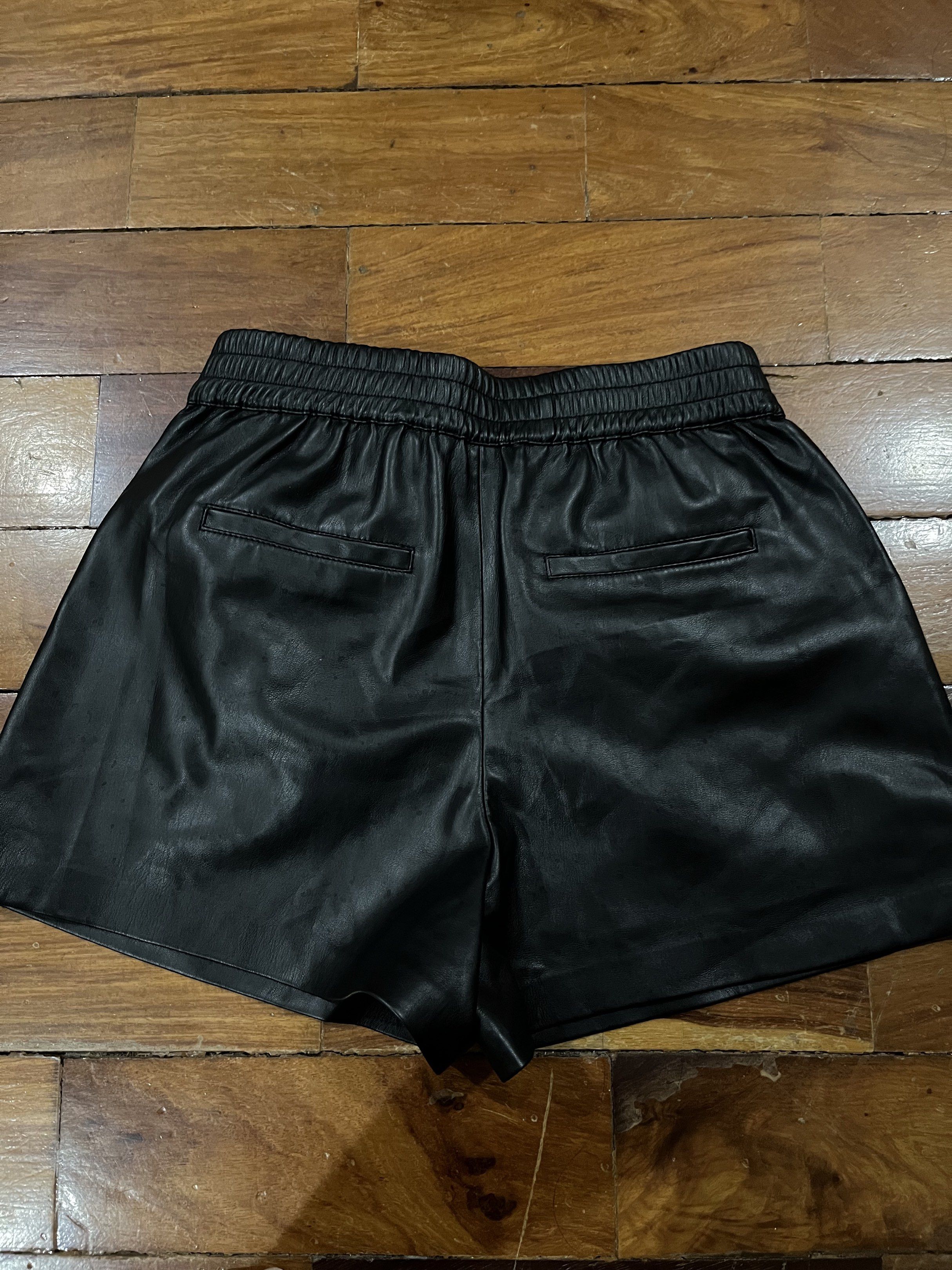 Mango Faux Leather Shorts - Size M (Category: Shorts) located in Paranaque City. Submitted by nikkis100 (Listing ID 1421258259, Image 2). Description: - Mango black faux leather shorts - Size: M - Used 3 times - Features an elastic waistband - Includes two back pockets - Perfect for casual or dressy outfits - Comfortable and easy to wear RFS: I don’t get to use it often .