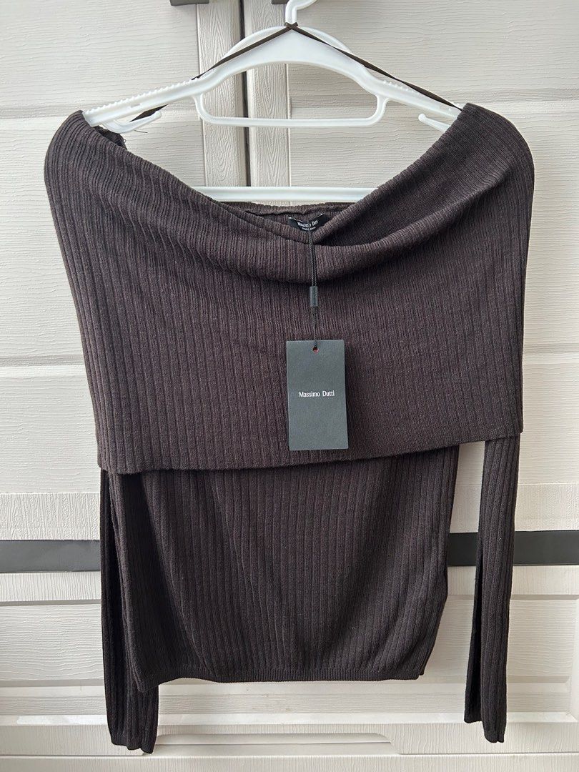Massimo Dutti Brown Coords (Category: Sets or Coordinates) located in Muntinlupa City. Submitted by iggyscloset (Listing ID 1420391596, Image 3). Description: Brand new! Top still has the original tag, but I’ve cut the skirt’s prior to trying it on — unfortunately, didn’t like the fit. Get both for 5,500 💘 a steal! .