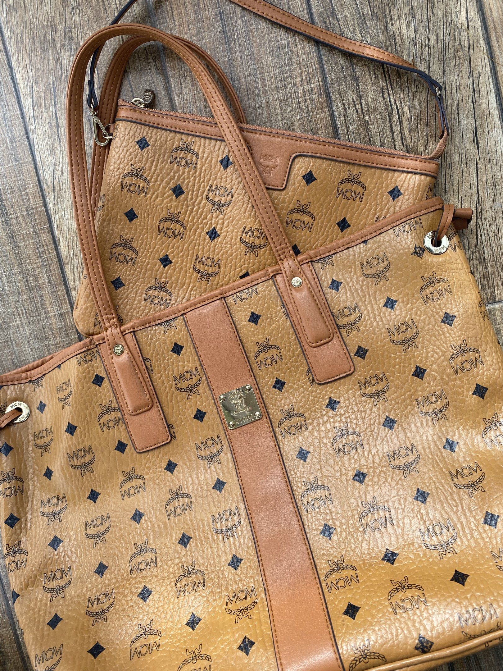MCM Tote Bag with Pouch (Category: Luxury Bags & Wallets) located in Manila. Submitted by unodostresss123 (Listing ID 1421183915, Image 1). Description: Used.