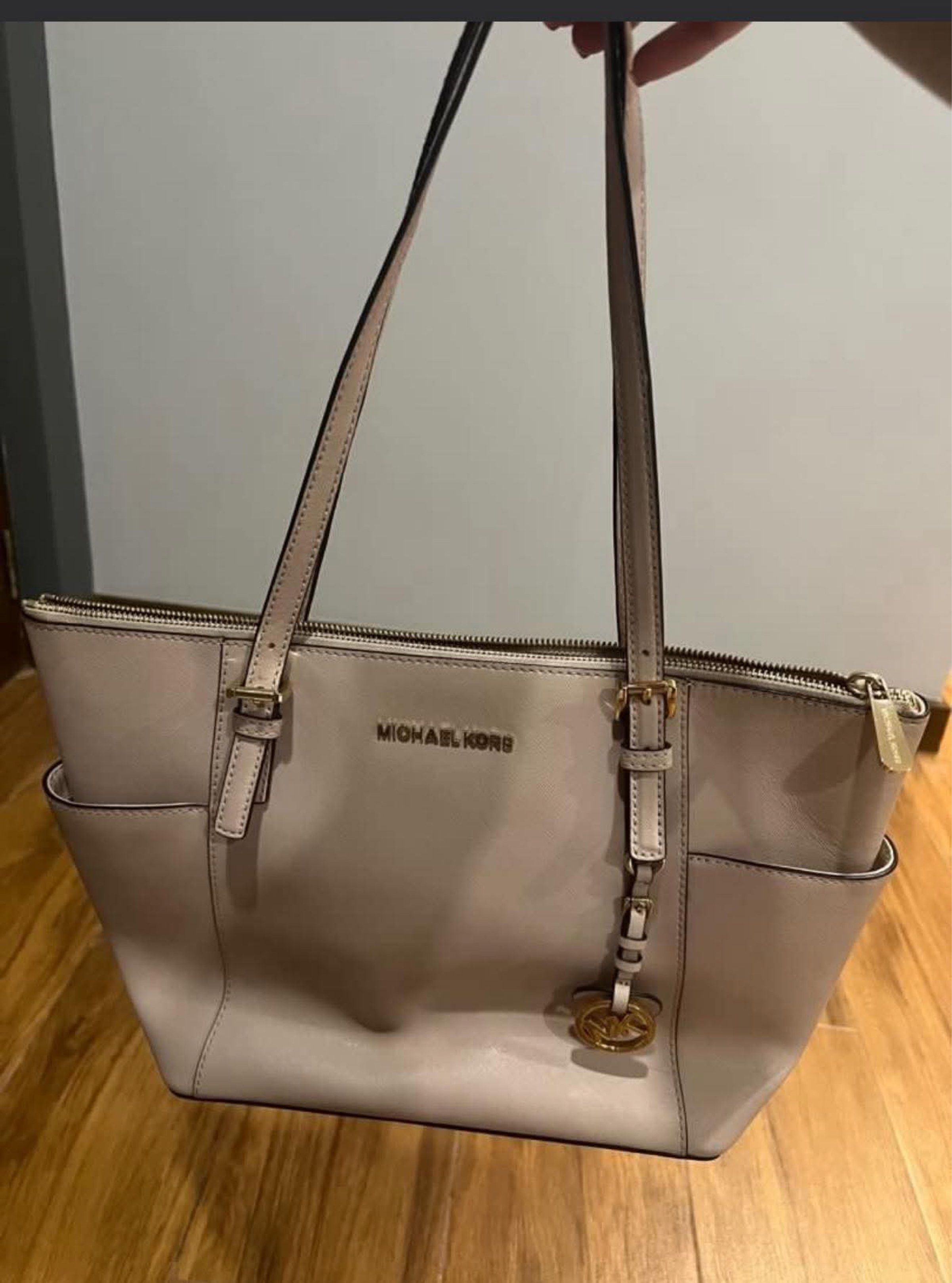 Michael Kors Bundle set (Backpack and Tote Bag) (Category: Luxury Bags & Wallets) located in Manila. Submitted by glazelpagk55092 (Listing ID 1421167411, Image 3). Description: Original MK Backpack and Tote Bag: take all 5k only - Michael Kors Backpack: - MK logo pattern - Front pocket - Top handle - Michael Kors Handbag: - Light pink color - Shoulder strap - MK logo charm - Both bags: - Gold-tone hardware.