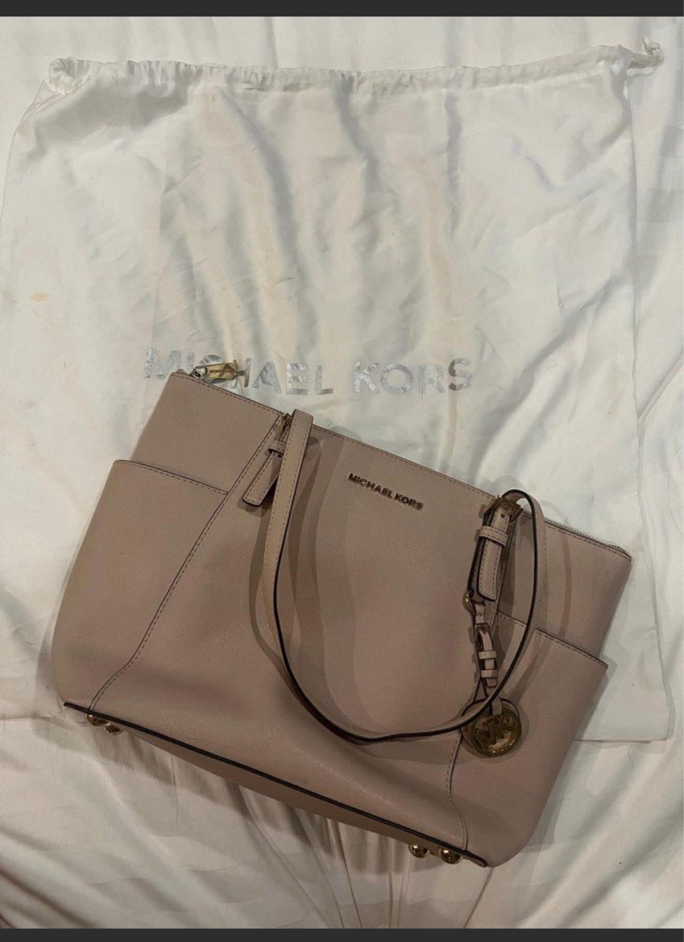 Michael Kors Bundle set (Backpack and Tote Bag) (Category: Luxury Bags & Wallets) located in Manila. Submitted by glazelpagk55092 (Listing ID 1421167411, Image 2). Description: Original MK Backpack and Tote Bag: take all 5k only - Michael Kors Backpack: - MK logo pattern - Front pocket - Top handle - Michael Kors Handbag: - Light pink color - Shoulder strap - MK logo charm - Both bags: - Gold-tone hardware.