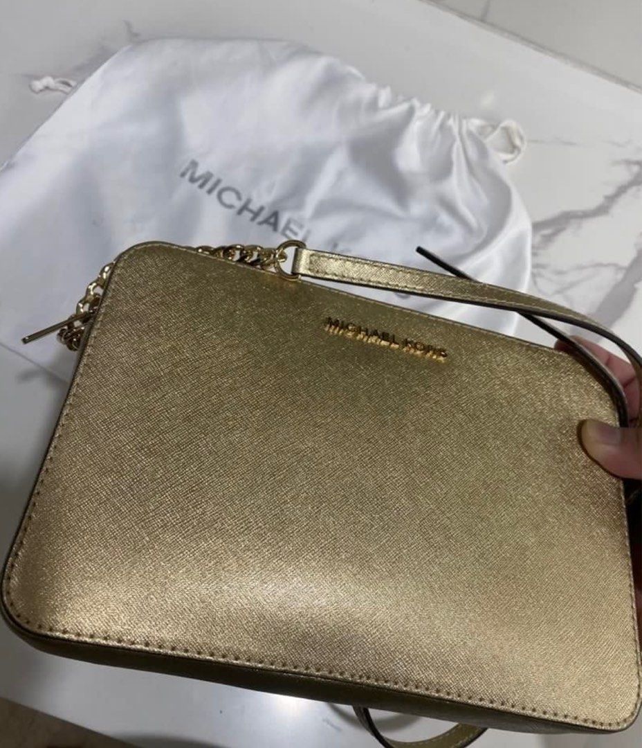 Michael Kors Gold Crossbody Bag (Category: Luxury Bags & Wallets) located in Quezon City. Submitted by davenue (Listing ID 1421174364, Image 3). Description: - Michael Kors gold crossbody bag - Chain strap included - Comes with dust bag - Rectangular shape with MK logo - Detachable strap for versatility - Suitable for everyday or special events.
