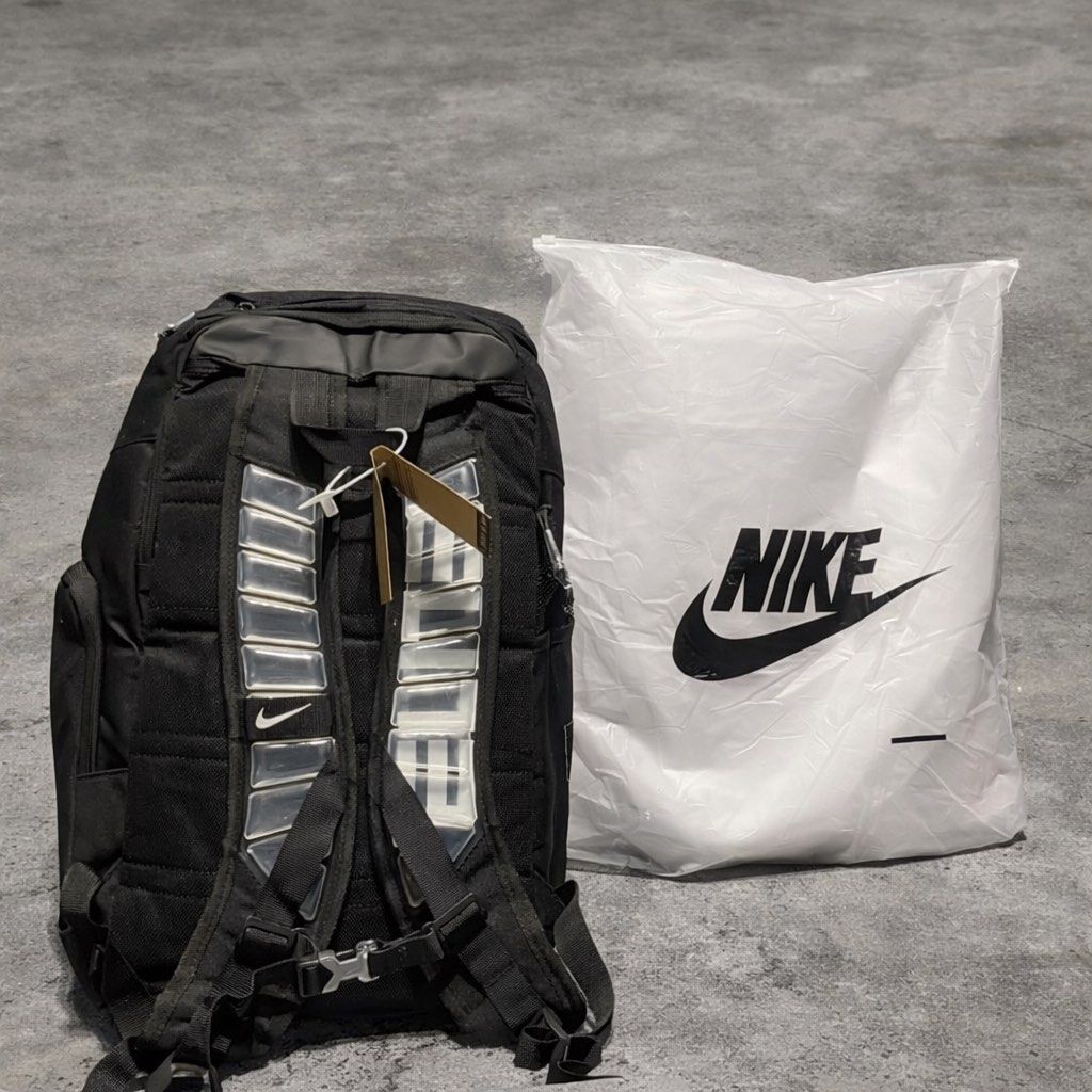 Nike Elite Bag (Category: Backpacks) located in Taguig. Submitted by courtsidecollection (Listing ID 1421195088, Image 2). Description: Negotiable! Msg us 📩 Air bubble strap Premium quality 💯 📍 Taguig location .