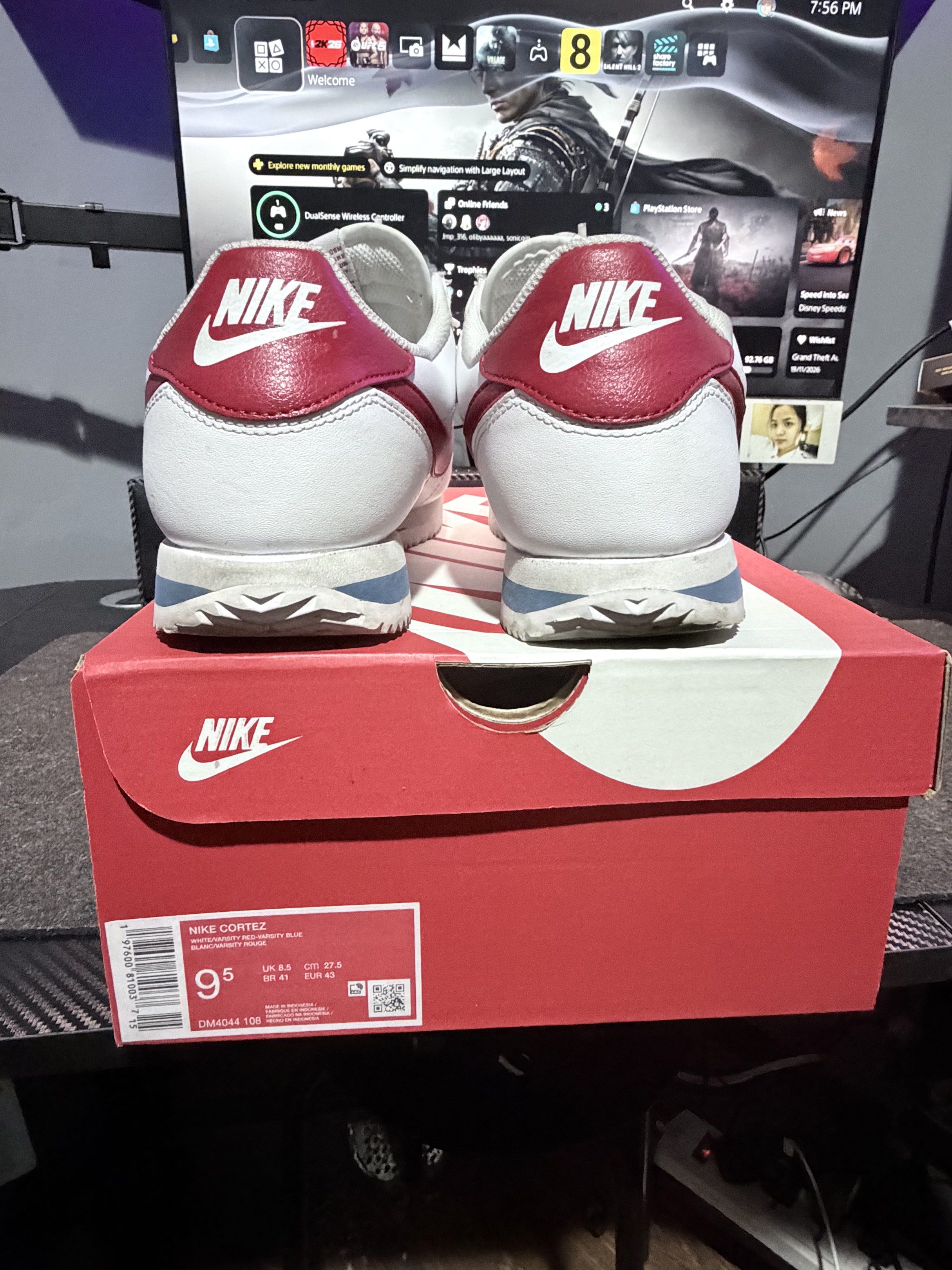 Nike Forrest Gump (Category: Sneakers) located in Pateros City. Submitted by funkytimer (Listing ID 1421229150, Image 2). Description: For Sale Nike Forrest Gump Size 9.5 Used 5x 9/10 Condition With OG box 2500 negotiable Taguig area.