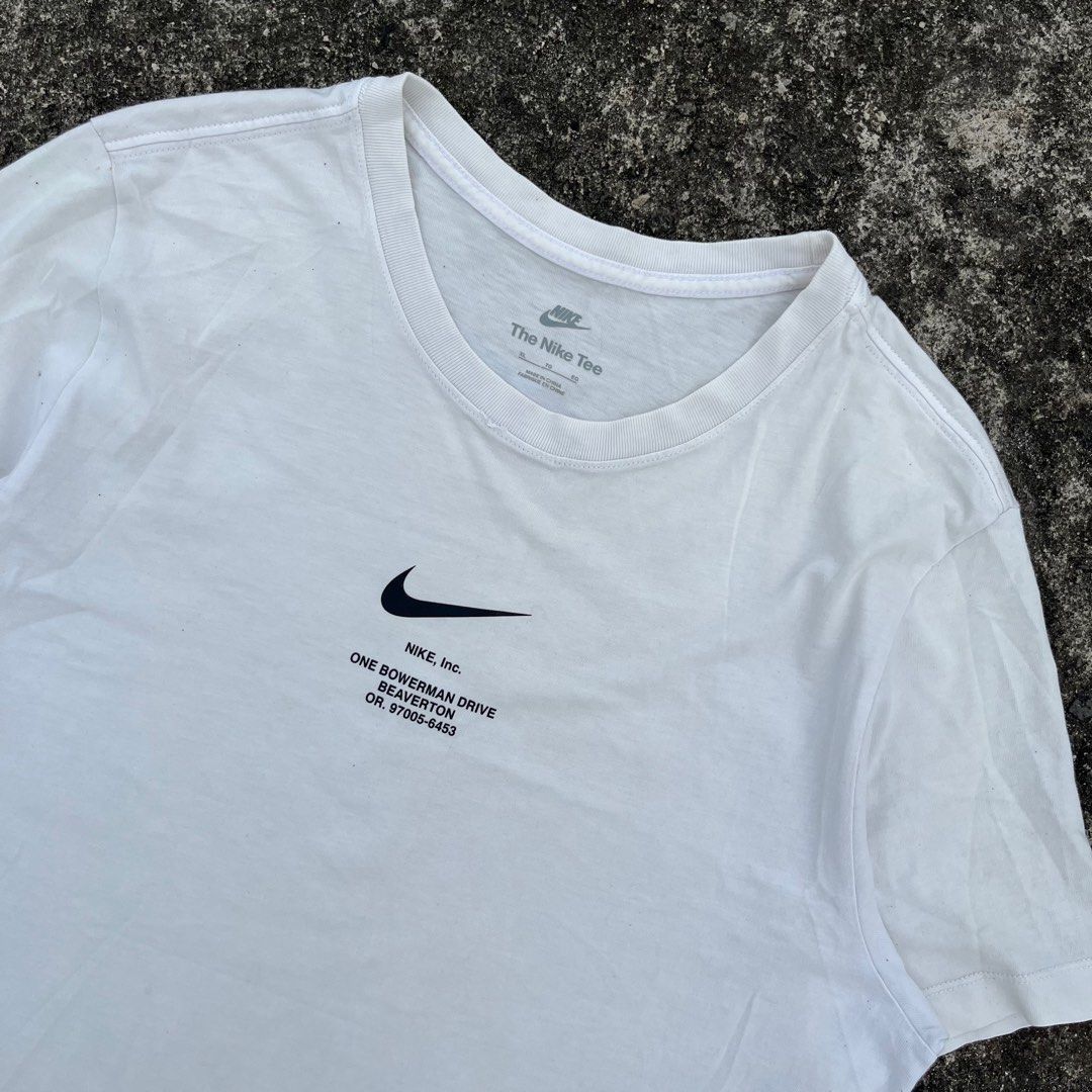 Nike Swoosh By Nike Tee XL (Category: Tshirts & Polo Shirts ) located in Manila. Submitted by gt.2k (Listing ID 1421275481, Image 3). Description: NIKE NSW BIG SWOOSH COLOR RATE: 8/10 DIMES: 21 x 29 CONDITION: EXCELLENT ISSUE: MINIMAL SCRATCH NECK LINE, BACON NECKLINE.