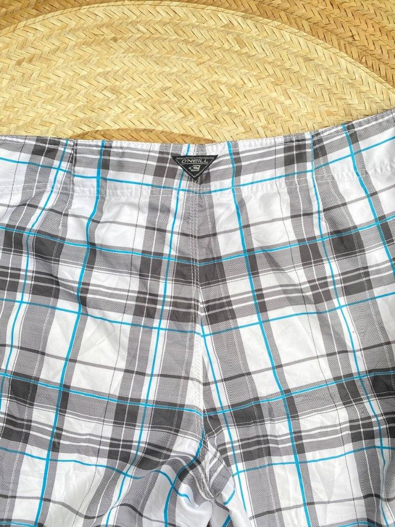 O'Neill Plaid Board Shorts (Category: Swim Trunks & Board Shorts) located in Cabiao. Submitted by choizes4433 (Listing ID 1421189099, Image 3). Description: O'neil Size 36 Dimes: 36×22.6.