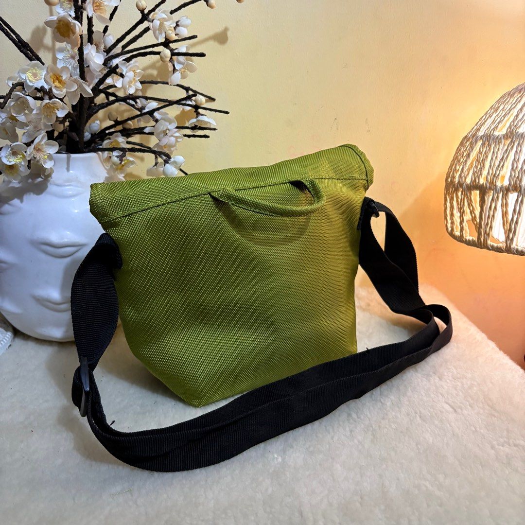 Original Etsumi E-series camera bag Japan (Category: Camera Bags & Carriers) located in Binangonan. Submitted by makoleksyon (Listing ID 1421288025, Image 3). Description: Excellent condition Like new No flaws Bought in Japan 💯% Original Money back guarantee .
