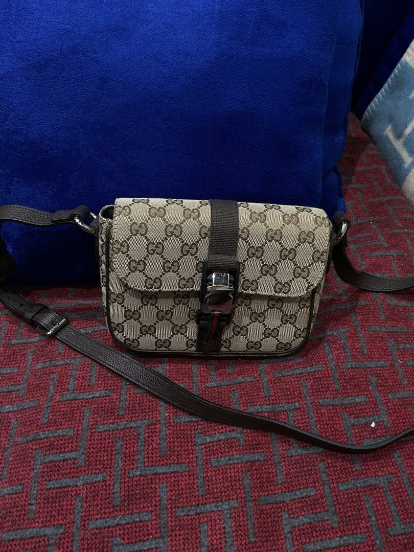 Original Gucci Mini Bag Interlocking (Category: Luxury Bags & Wallets) located in Mandaluyong City. Submitted by norbert29 (Listing ID 1421247190, Image 1). Description: Original Gucci Mini Bag Interlocking “You are defined by your bag. You are your bag.” Rest assured that this item is original. Once you will see the item and you find out that is fake. I will return your money twice the price. Selling this garment as I am starting to become a min