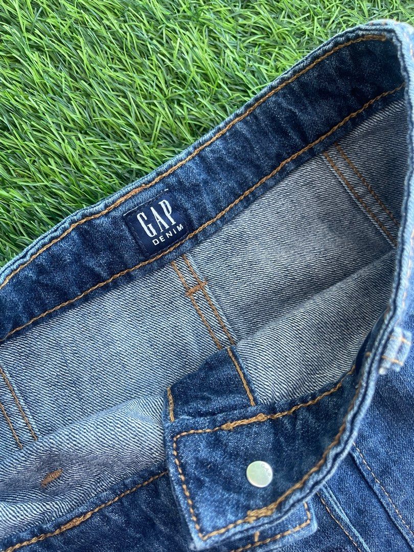Preloved gap denim skirt (Category: Skirts) located in Quezon City. Submitted by nanaytin (Listing ID 1421291625, Image 3). Description: Authentic In excellent condition Fits small 24-26 waist.