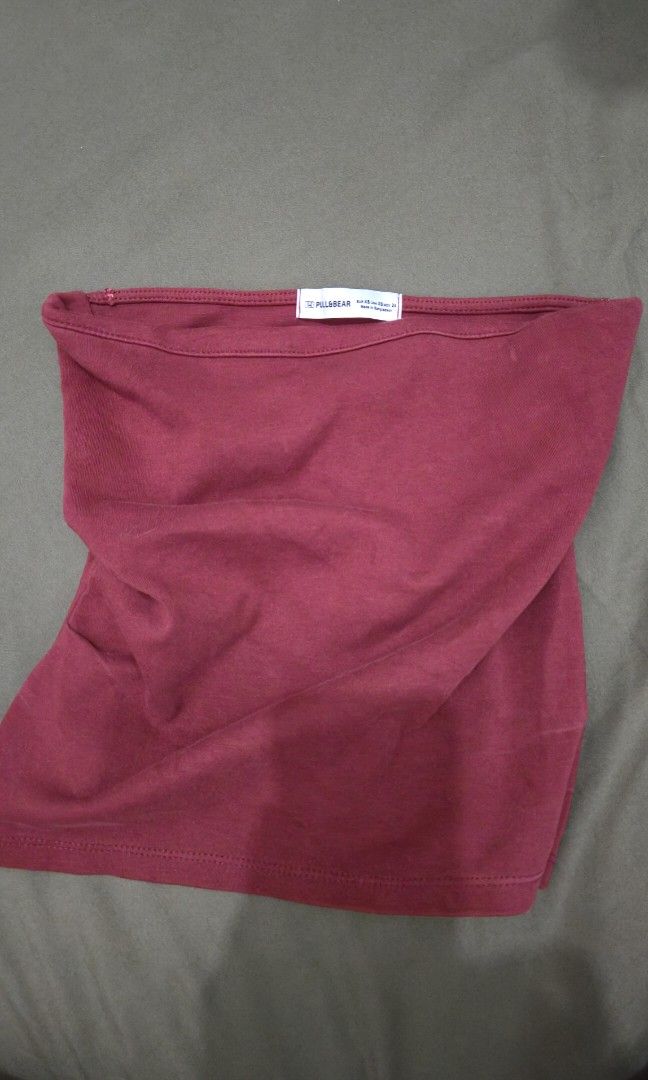 PULL & BEAR Bandeau Top (Category: Sleeveless) located in Pasig City. Submitted by deeeclutters (Listing ID 1420900891, Image 3). Description: - PULL & BEAR Bandeau Top - Color: Wine Red/Burgundy - Size: XS.