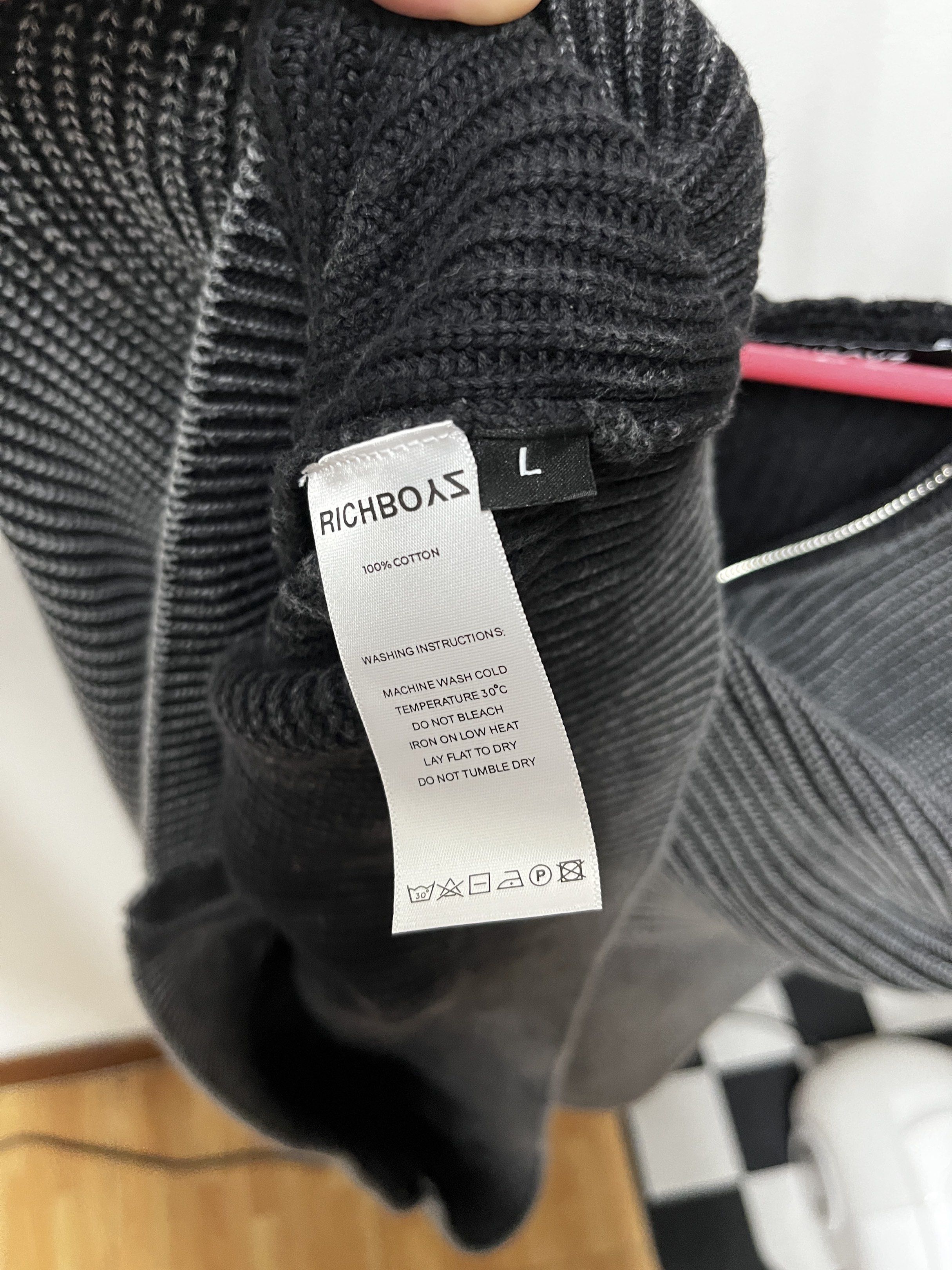 Richboyz knitted Full Zip Box Hoodie “Shadow” (Category: Hoodies) located in Manila. Submitted by rambilog (Listing ID 1421154666, Image 3). Description: - Richboyz Knitted Full Zip box Hoodie - Shadow - Size: Large Never been used.