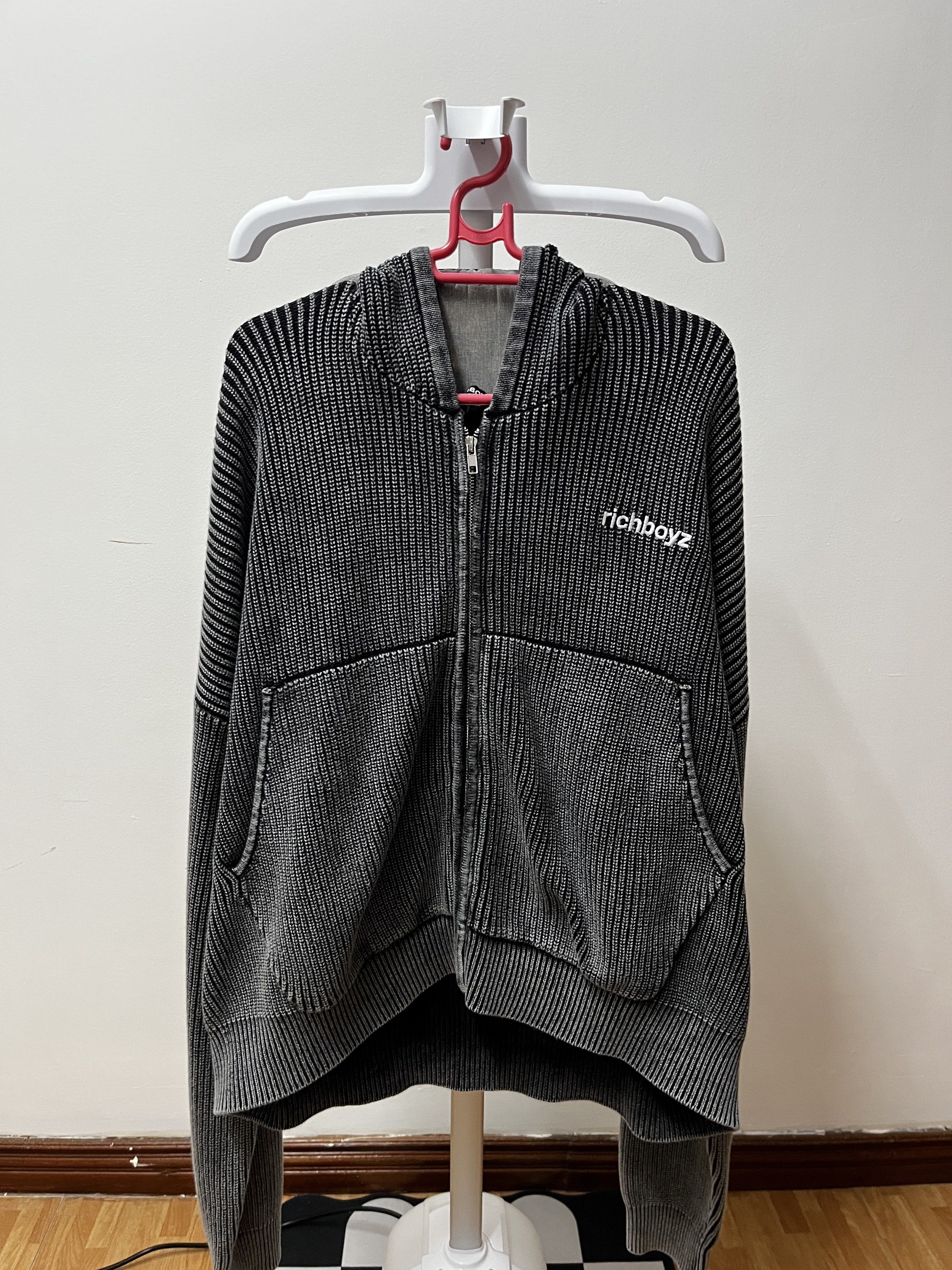 Richboyz knitted Full Zip Box Hoodie “Shadow” (Category: Hoodies) located in Manila. Submitted by rambilog (Listing ID 1421154666, Image 1). Description: - Richboyz Knitted Full Zip box Hoodie - Shadow - Size: Large Never been used.