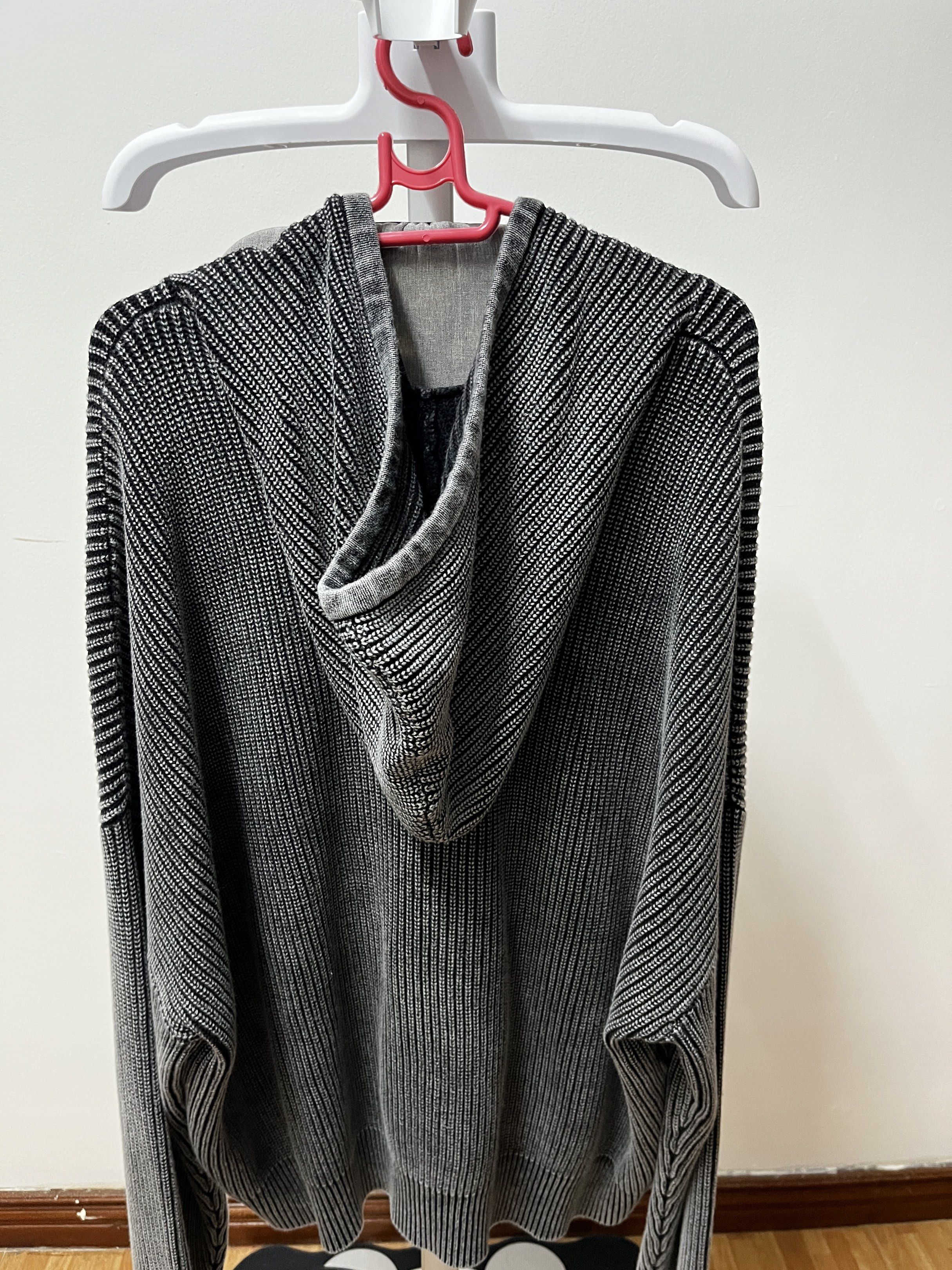 Richboyz knitted Full Zip Box Hoodie “Shadow” (Category: Hoodies) located in Manila. Submitted by rambilog (Listing ID 1421154666, Image 2). Description: - Richboyz Knitted Full Zip box Hoodie - Shadow - Size: Large Never been used.