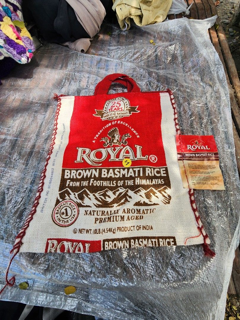 Royal Brown Basmati Rice (Category: Rice & Noodles) located in Suyo. Submitted by xtrexxxxha (Listing ID 1421165885, Image 2). Description: - Royal Brown Basmati Rice - Naturally aromatic - Premium aged - Net weight: 18 lbs (8.16 kg) - Product of India - Convenient handle for carrying.