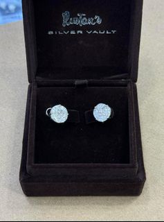 (Category: ) located in . Submitted by mdccloset (Listing ID 1421290628, Image 1). Description: .