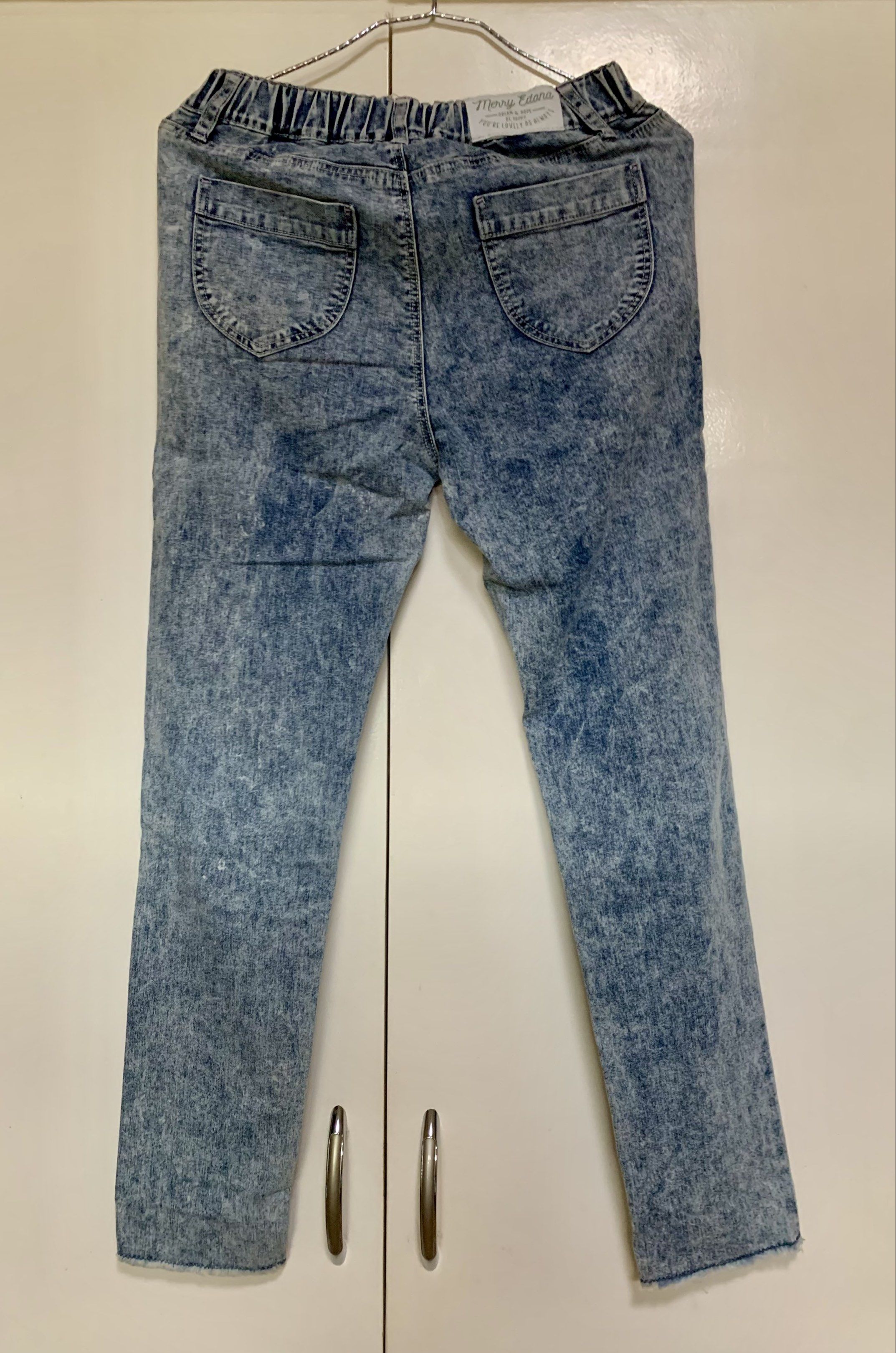 Soft denim jeans bought in Japan (Category: Jeans) located in Pasig City. Submitted by ybae23 (Listing ID 1421184616, Image 3). Description: Waistline - 25 to 30 inch Length - 36 inch Semi stretchable Wore it once.