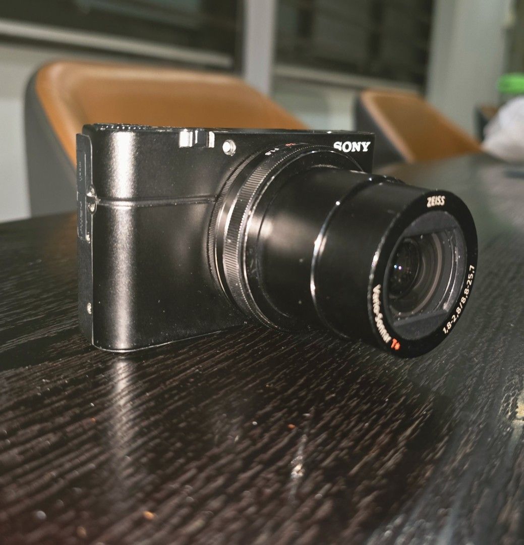 sony rx100 m3 [only flash not working!], Photography, Cameras on Carousell