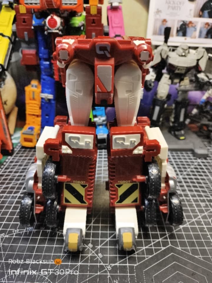 Tobot Quatran (Category: Action & Battle Toys) located in Manila. Submitted by robzblacksun (Listing ID 1421141836, Image 2). Description: lower part .
