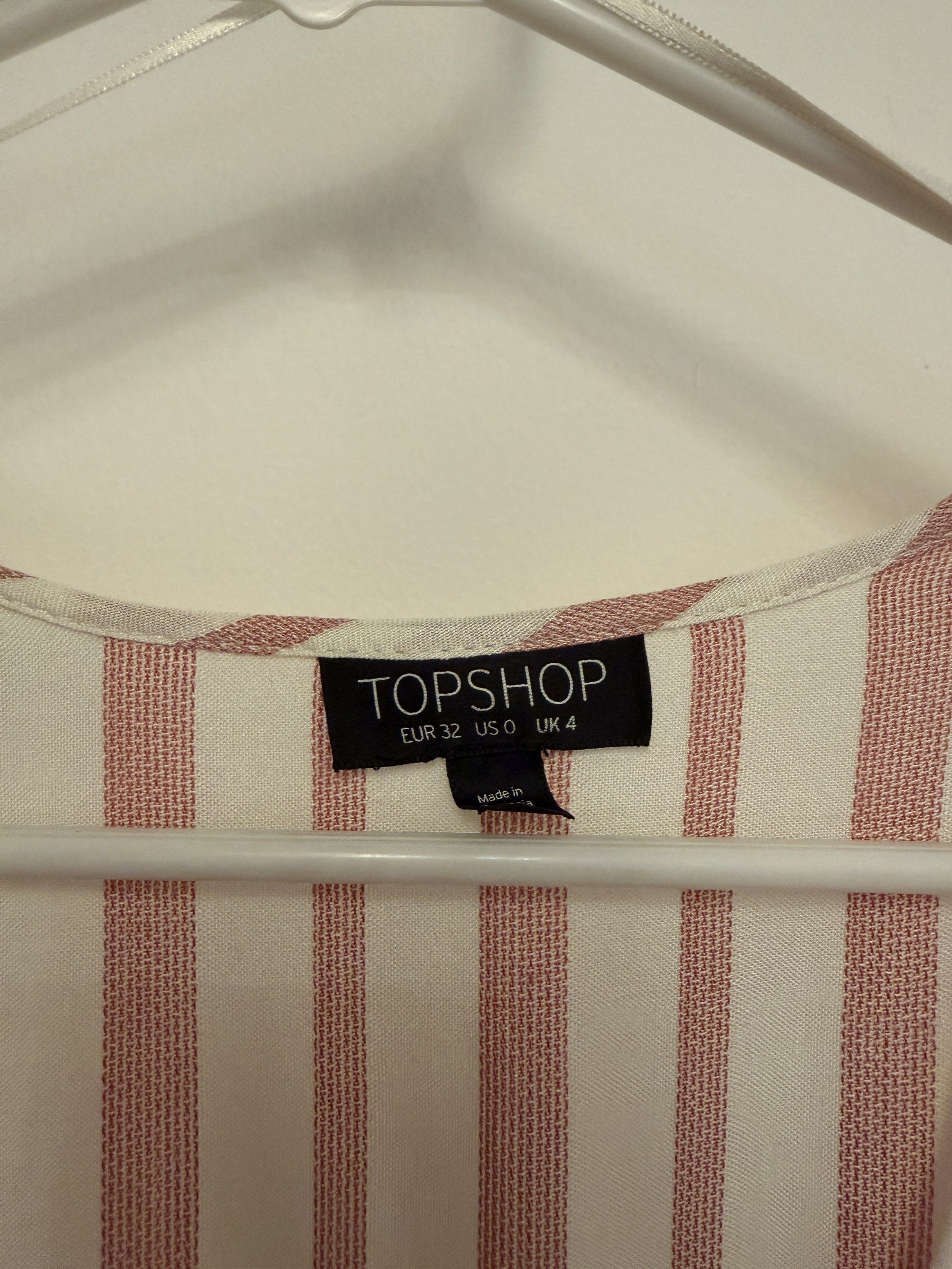 Topshop Stripes Balloon Sleeve Top (Category: Blouses) located in Quezon City. Submitted by glc89 (Listing ID 1421157251, Image 2). Description: Runs Large Can fit up to size M.