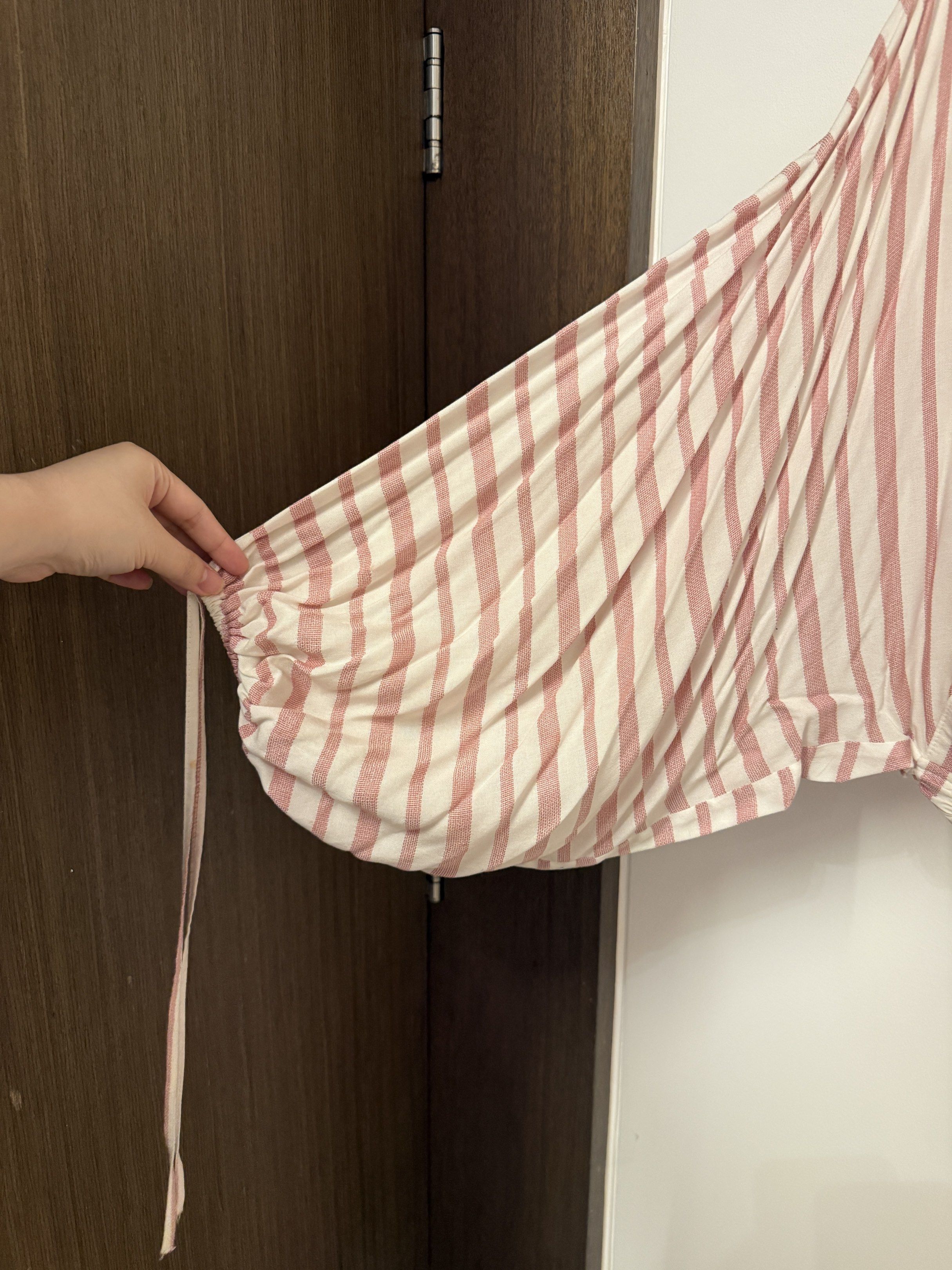 Topshop Stripes Balloon Sleeve Top (Category: Blouses) located in Quezon City. Submitted by glc89 (Listing ID 1421157251, Image 3). Description: Runs Large Can fit up to size M.