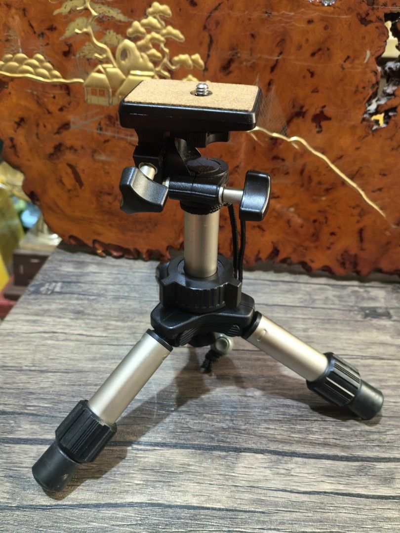 Tripod - SLIK Mini Series Table-top Camera Tripod (Category: Tripods & Monopods) located in Cebu City. Submitted by dudes_villanueva (Listing ID 1421137979, Image 2). Description: Tripod - SLIK Mini Series Table-top Camera Tripod 📌The tripod is compact and lightweight, designed to fit easily into a camera bag. 📌It is constructed from aluminum and plastic materials. 📌It features a 2-way pan head for easy camera positioning and a simple one-hand