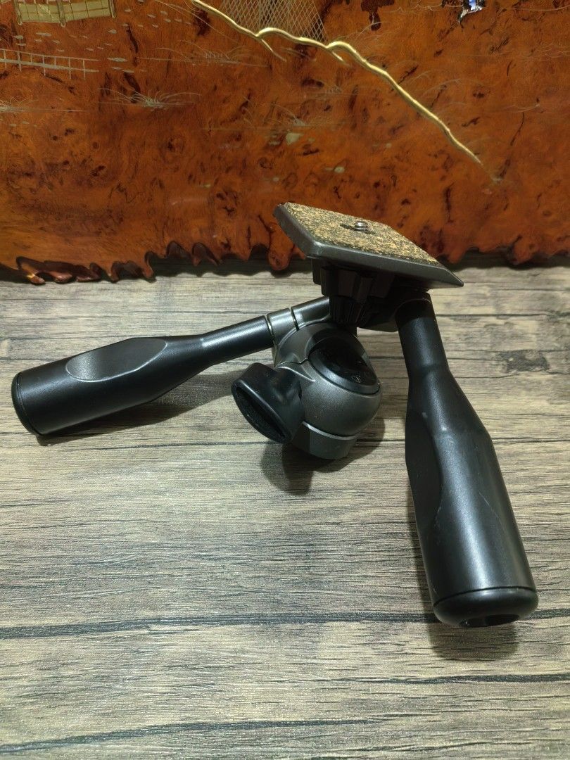 Tripod - Tripod Head (Category: Tripods & Monopods) located in Cebu City. Submitted by dudes_villanueva (Listing ID 1421137179, Image 1). Description: Tripod - Tripod Head 📌A component used in photography and videography to mount and stabilize a camera. 📌It is designed to support and elevate a camera, flash unit, or other equipment. 📌In excellent condition. Heavy duty build. .
