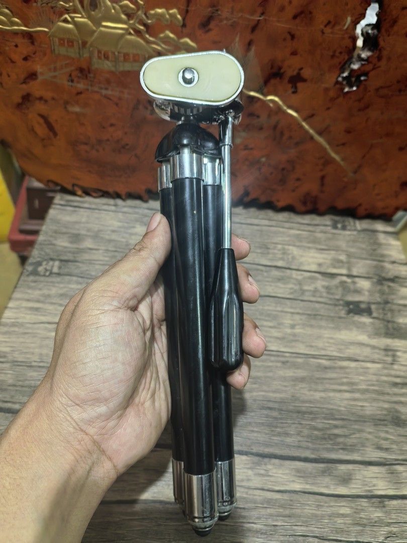 Tripod - Vintage Hansa Camera Tripod (Category: Tripods & Monopods) located in Cebu City. Submitted by dudes_villanueva (Listing ID 1421239201, Image 1). Description: Tripod - Vintage Hansa Camera Tripod. 📌It features a 3-way tilt panoramic head and adjustable, telescopic legs. 📌The tripod is made of a metallic material. 📌It is a portable, tabletop model. 📌Similar models from this era were made in Japan or Taiwan. 📌In excellent condition. No