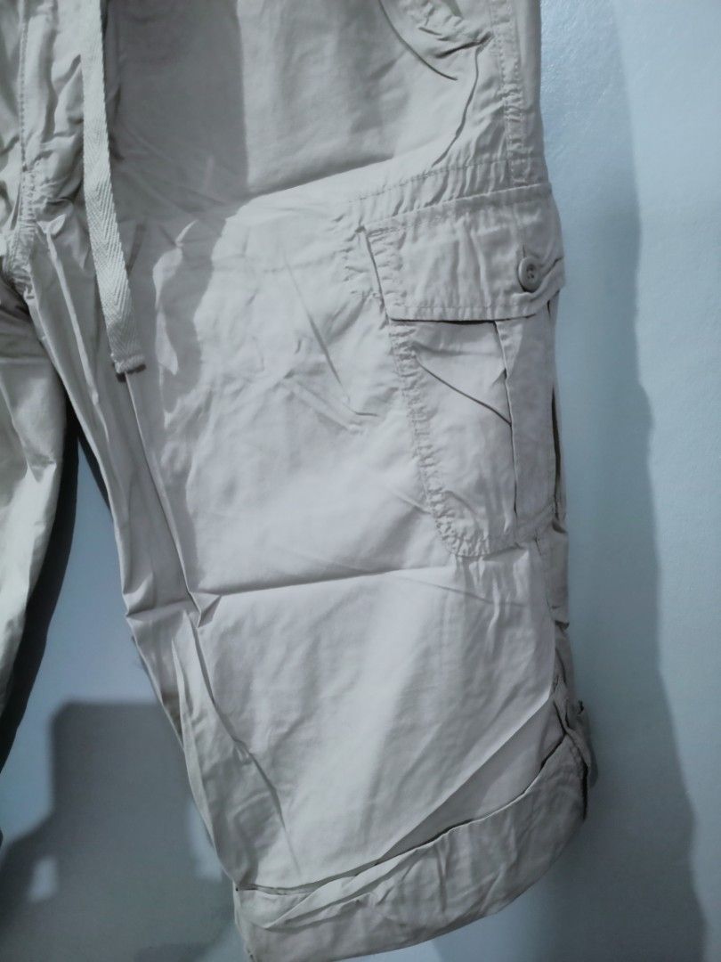 Uni Qlo Cargo Shorts (Category: Shorts) located in Rosales. Submitted by brandeduseditems (Listing ID 1421130627, Image 2). Description: Uni Qlo Cargo Shorts Expandable Khaki Large Genuine 100% In good condition..