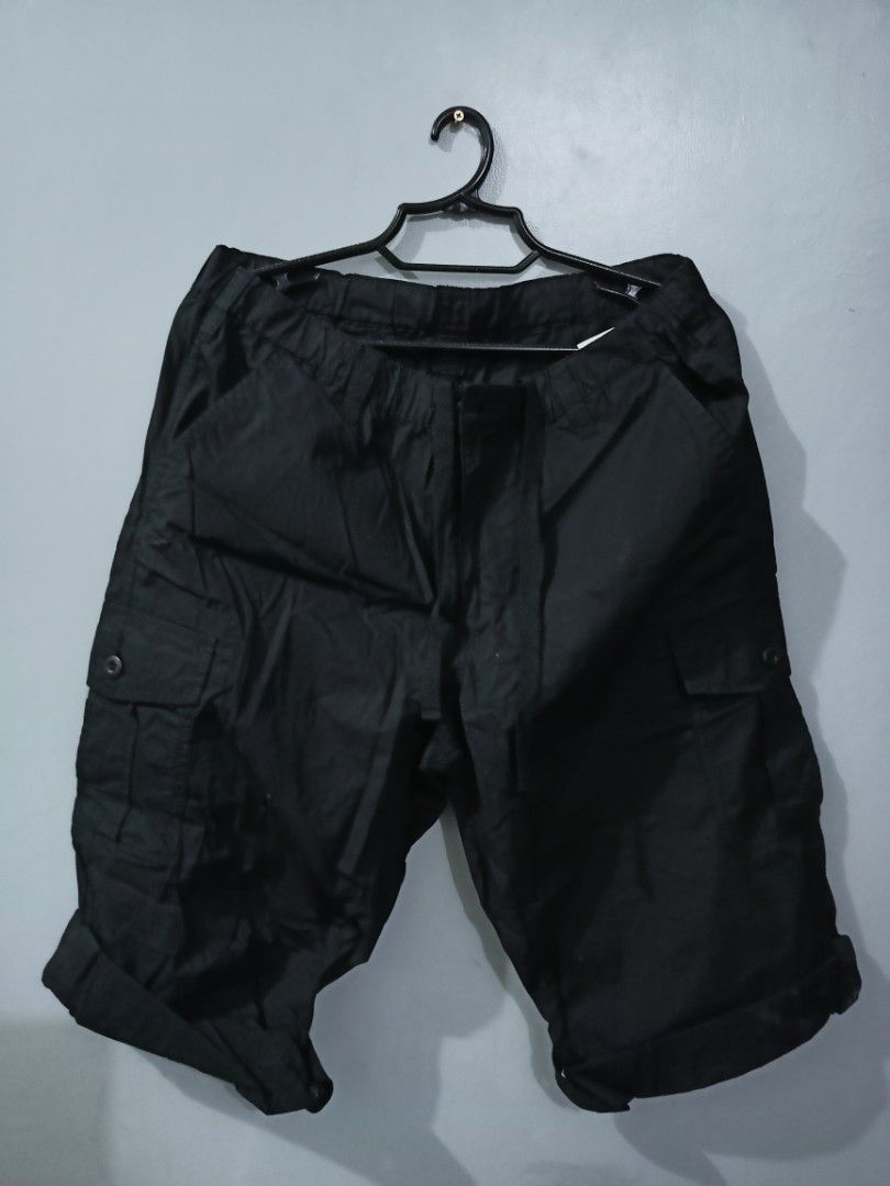 Uniqlo Black Cargo Shorts (Category: Shorts) located in Rosales. Submitted by brandeduseditems (Listing ID 1421133983, Image 1). Description: - Uniqlo black cargo shorts - Features multiple pockets - Button closure - Relaxed fit - Designed to be worn cuffed - Ideal for casual outfits - Tag is visible - Genuine 100% In good condition..